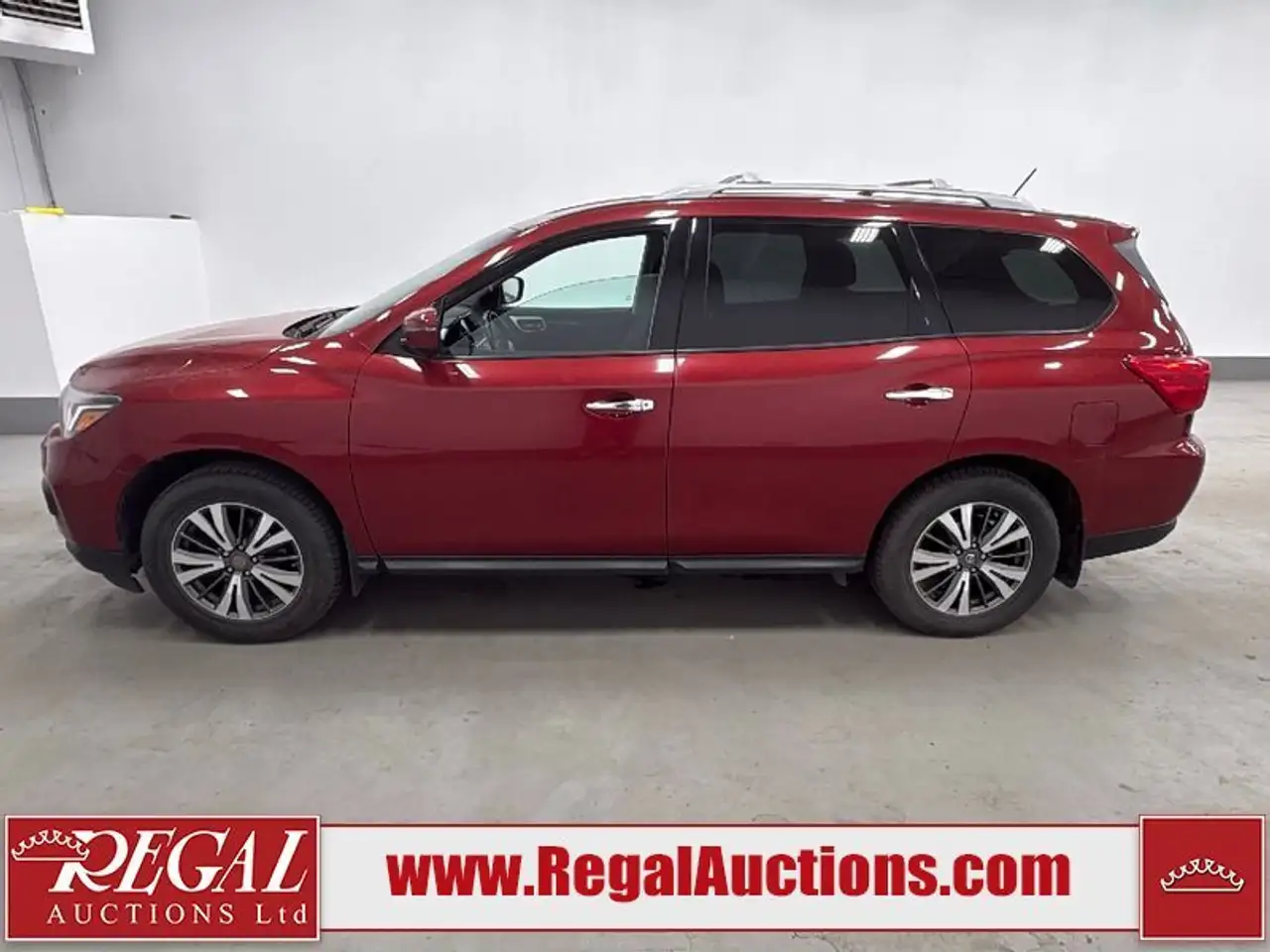 Nissan Pathfinder снимка Nissan Pathfinder