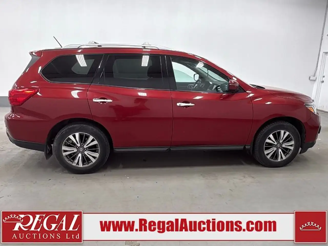 Nissan Pathfinder снимка Nissan Pathfinder