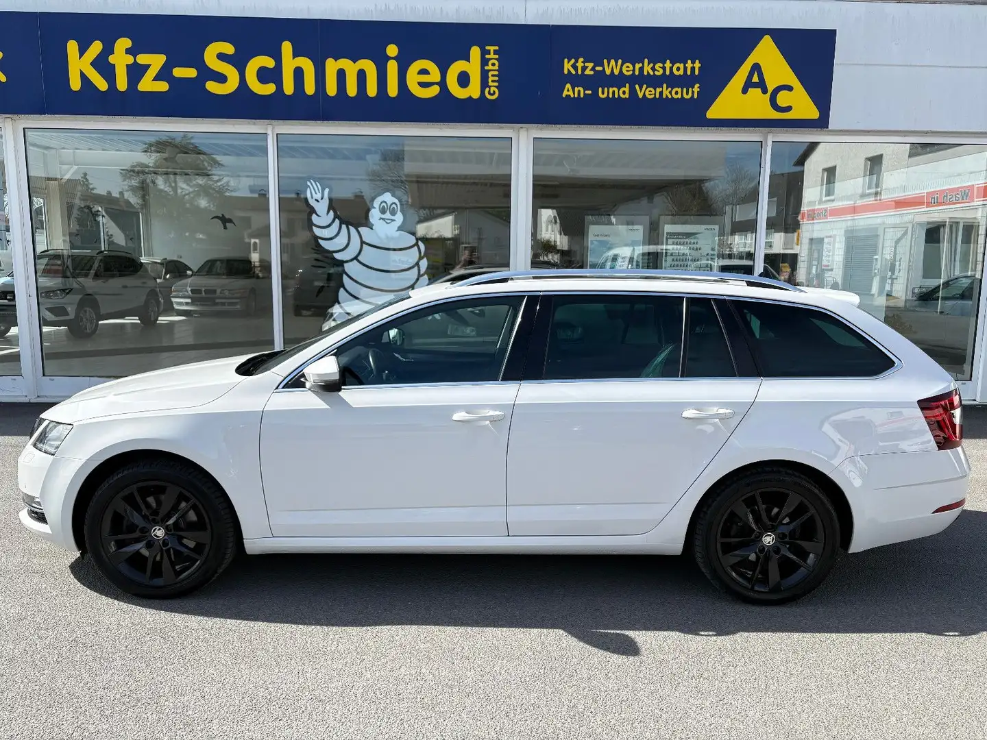 Skoda Octavia Combi Premium Edition 4x4*Navi*Garantie* Weiß - 2