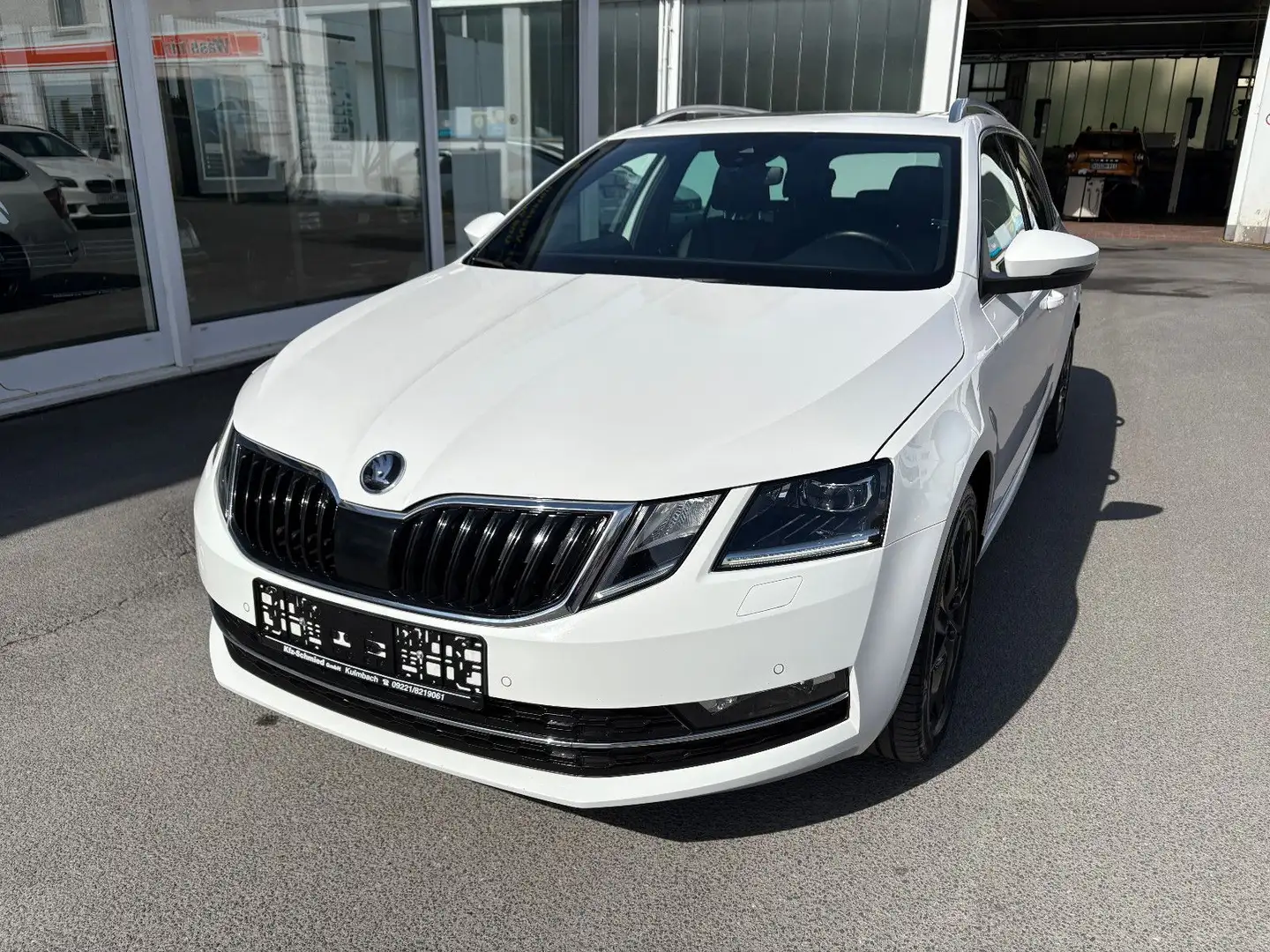 Skoda Octavia Combi Premium Edition 4x4*Navi*Garantie* Weiß - 1