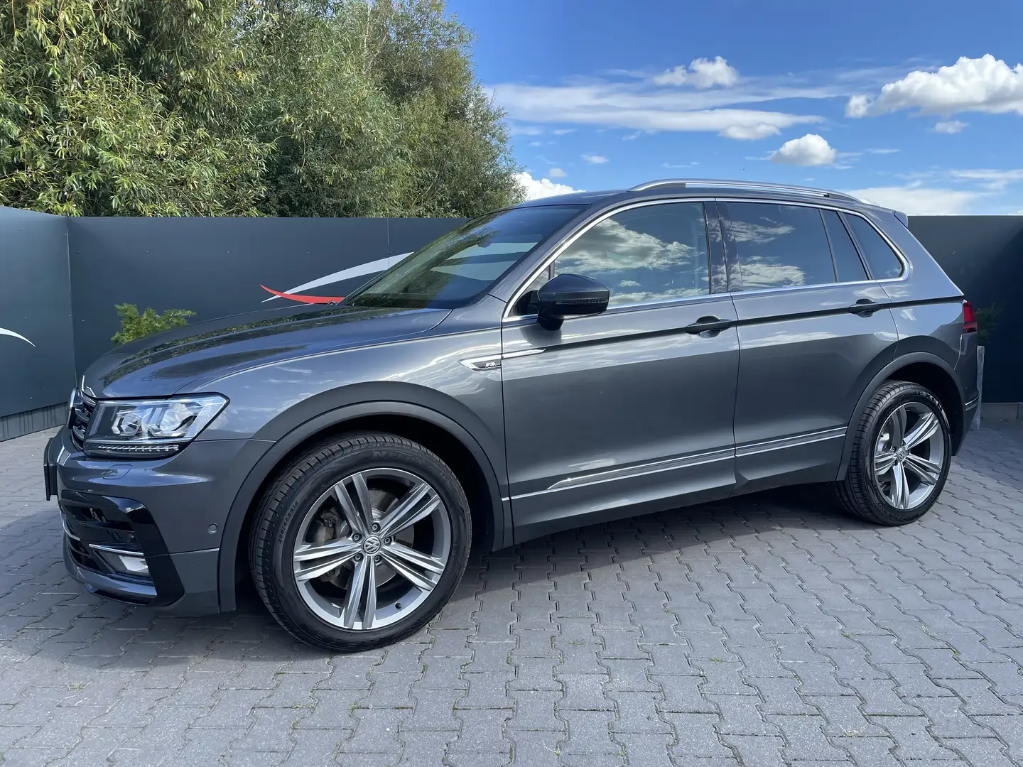 Volkswagen Tiguan Highline, R-Line, 4Motion Grau - 1
