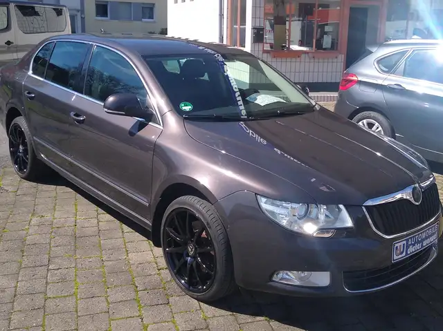 Skoda Superb 2.0 TDI 4x4 Elegance,AHK 2000 Kilo,Allradantrieb!