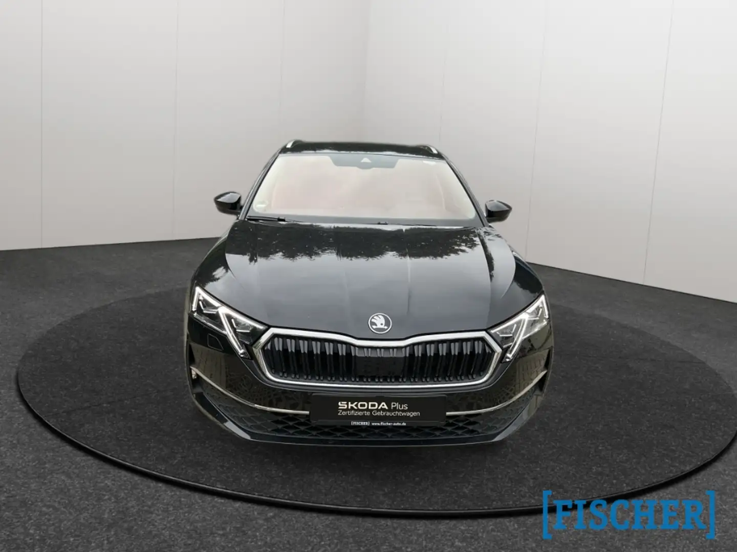 Skoda Octavia Combi 1.5 eTSI DSG Selection Matrix Navi Rear View Schwarz - 2