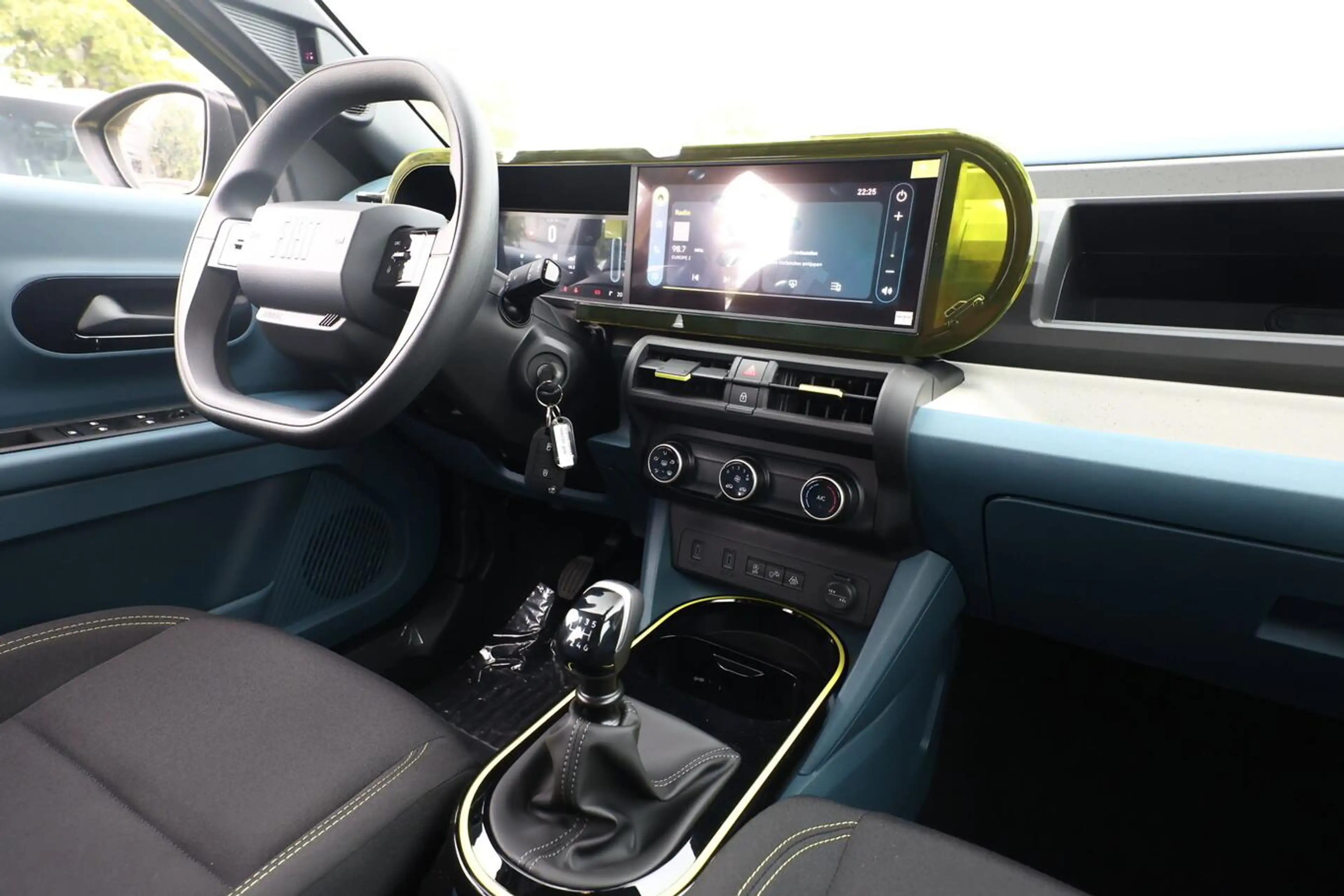 Fiat Grande Panda ICON CarPlay PixelLED PDC DigC Temp 74 kW (101 ... — photo 9