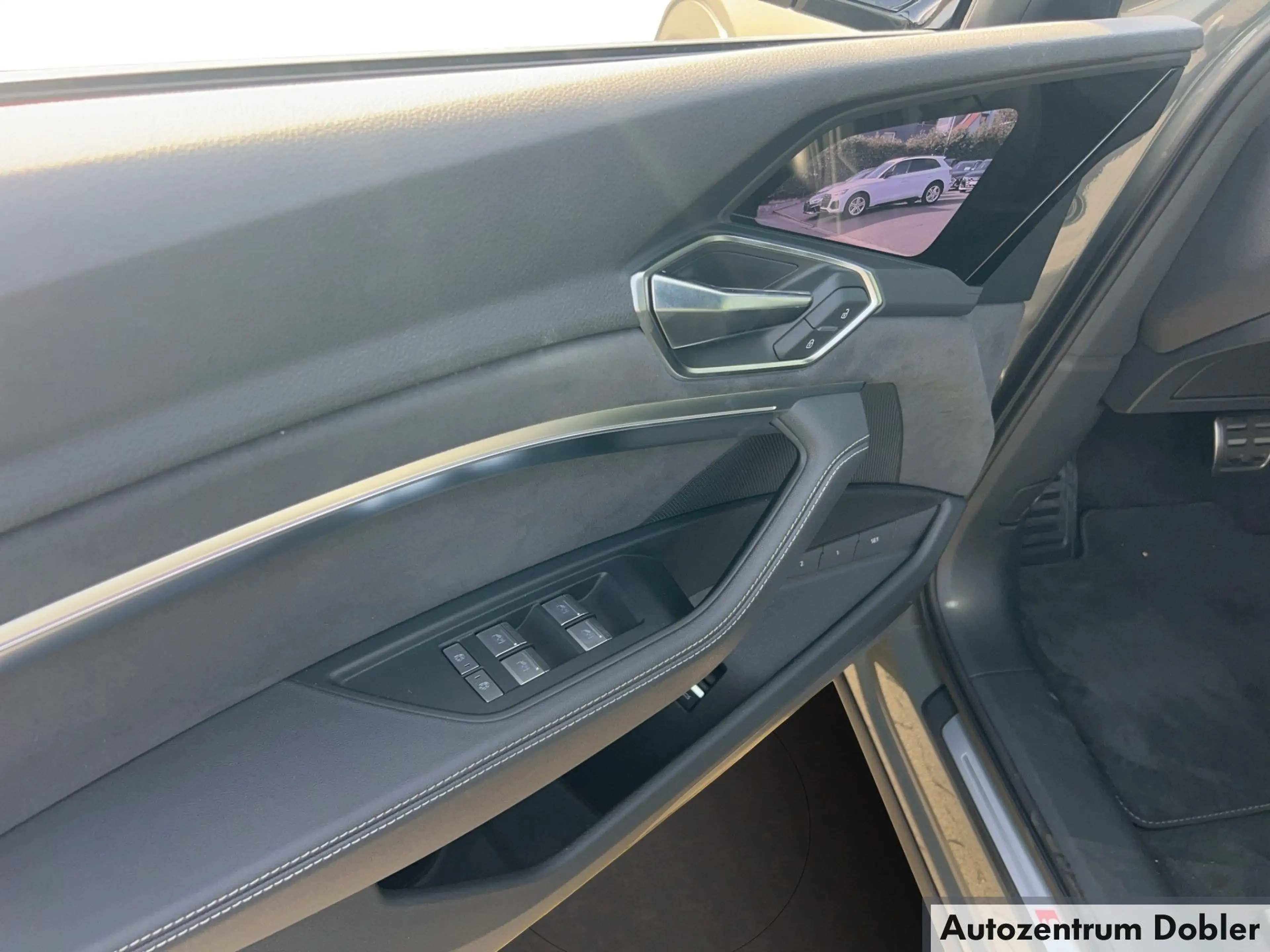 Audi Q8 e-tron 55 quattro Tour + Stadt Paket Matrix LED — photo 12