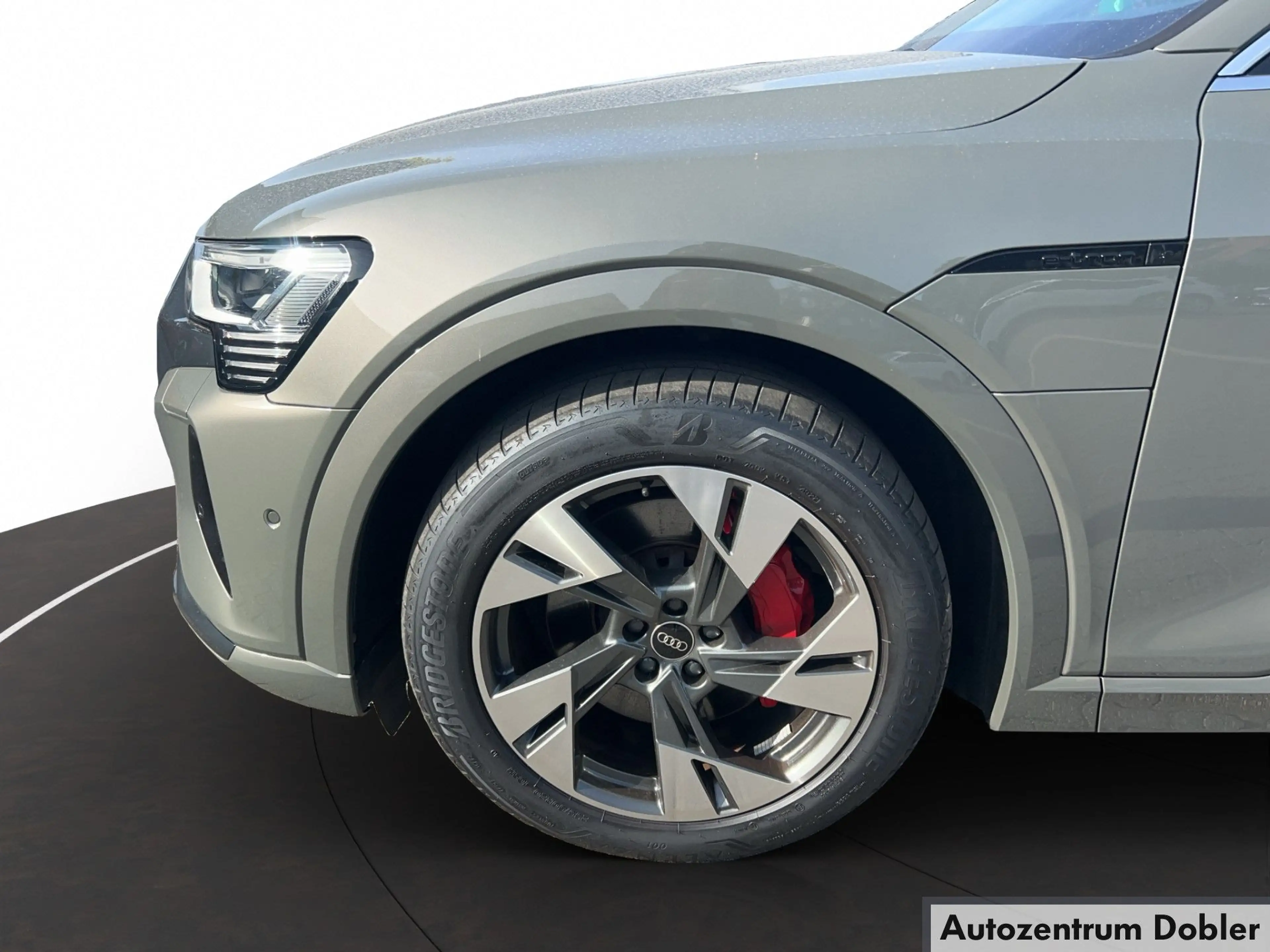Audi Q8 e-tron 55 quattro Tour + Stadt Paket Matrix LED — photo 6