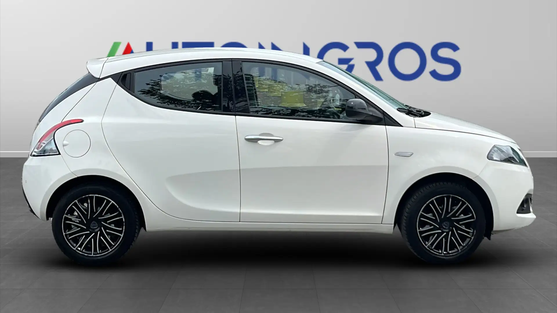 Lancia Ypsilon Ypsilon 1.0 firefly hybrid Silver s Blanc - 2