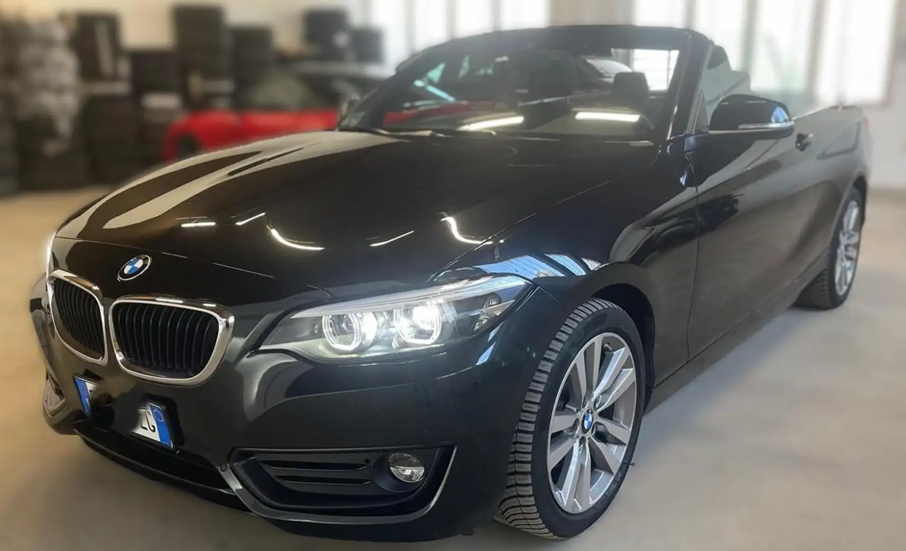 BMW 220 i Cabrio Luxury aut. Nero - 1