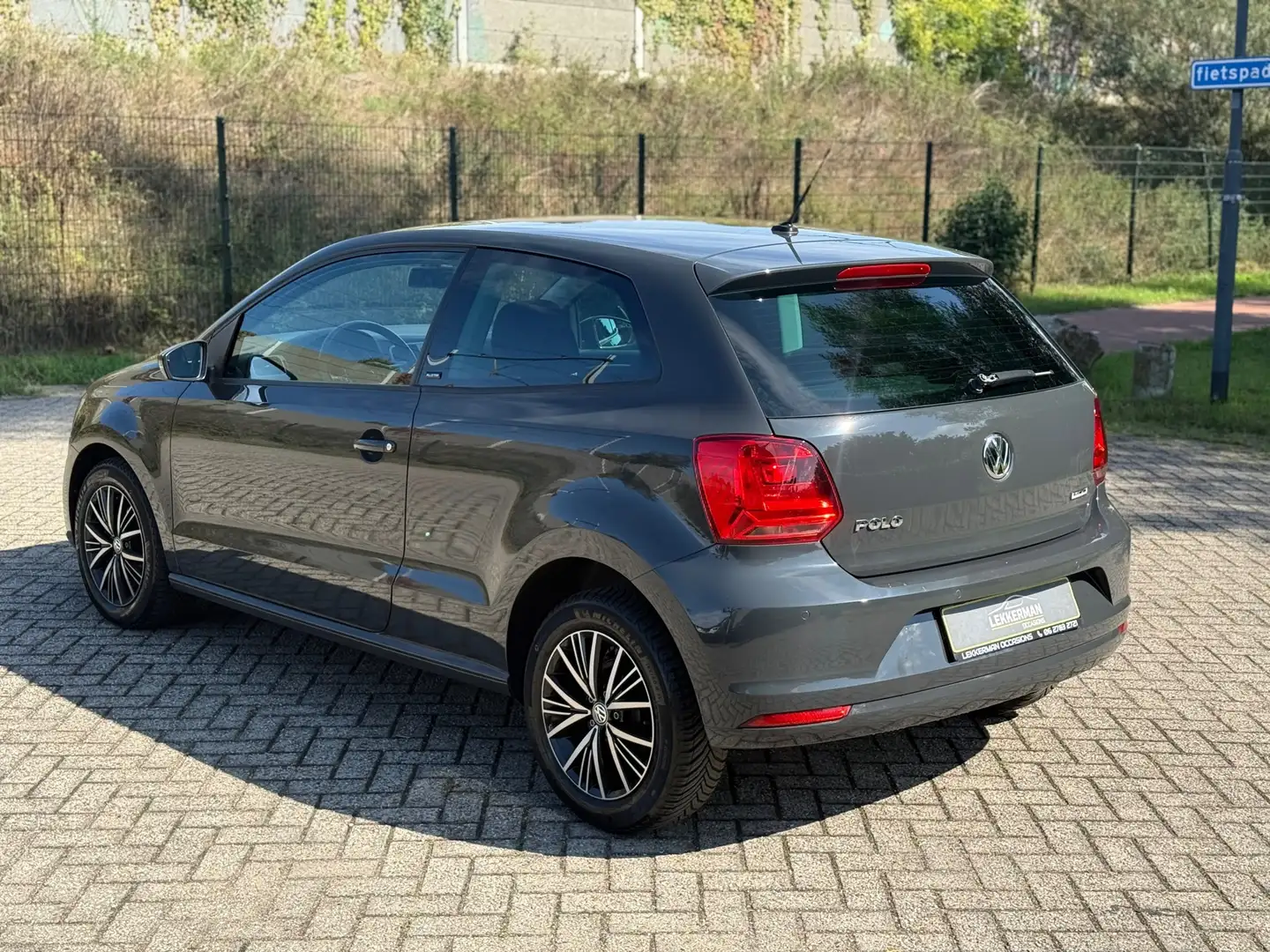 Volkswagen Polo 1.0 High Line PDC I UNIKE KLEUR I STOELVER I CLIMA - 2