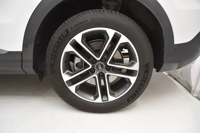 Audi Q5 view 6
