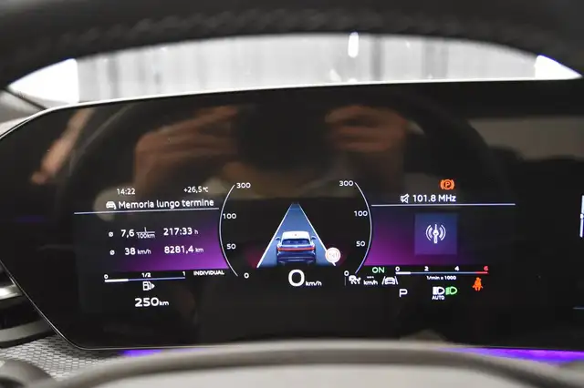 Audi Q5 view 8