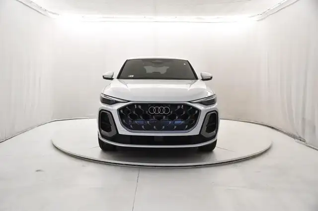Audi Q5 view 5