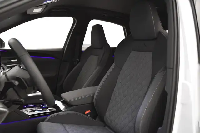 Audi Q5 view 12