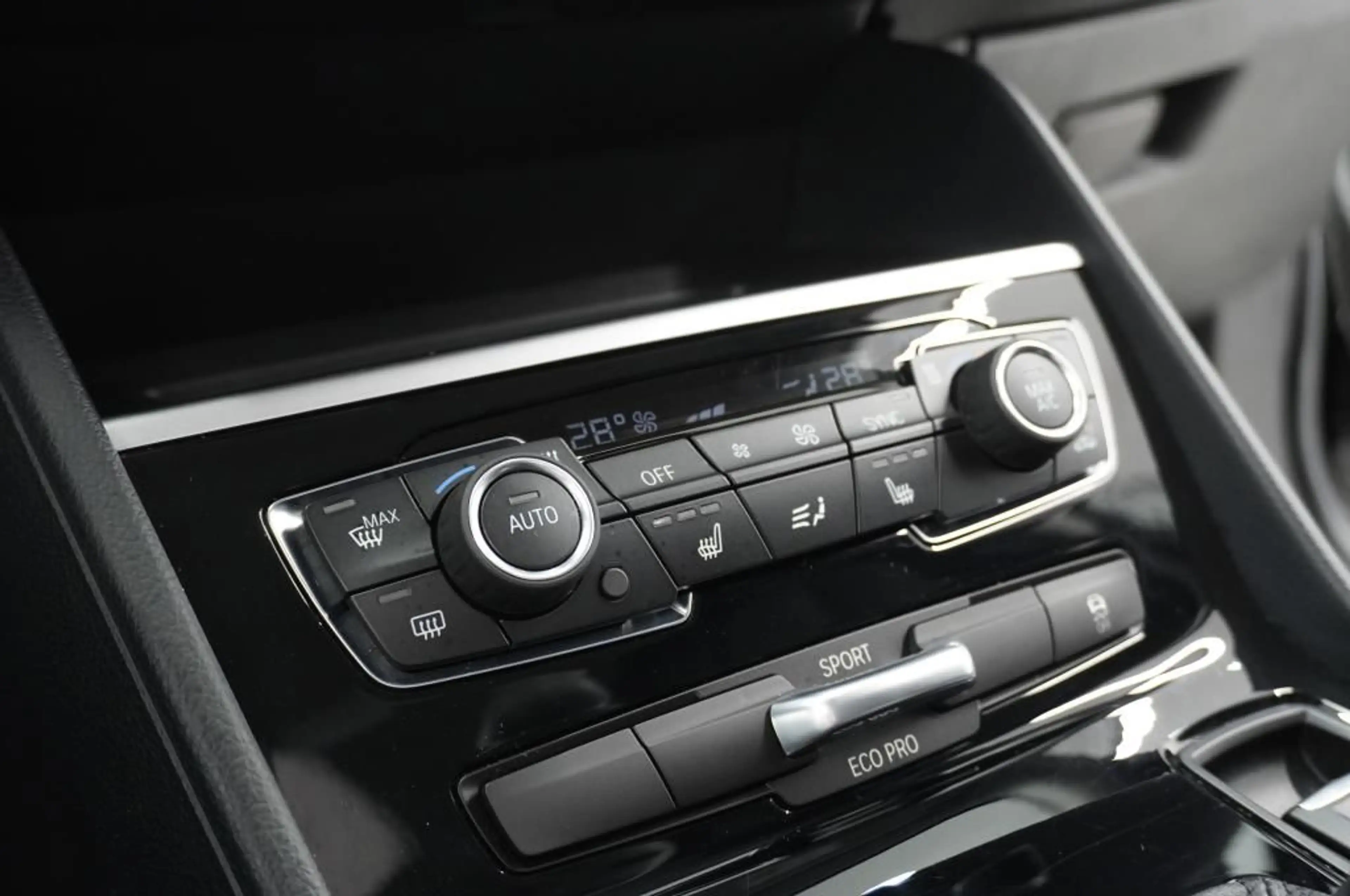BMW 216 d Navi/AHK/Shzg/PDC/Temp — photo 13