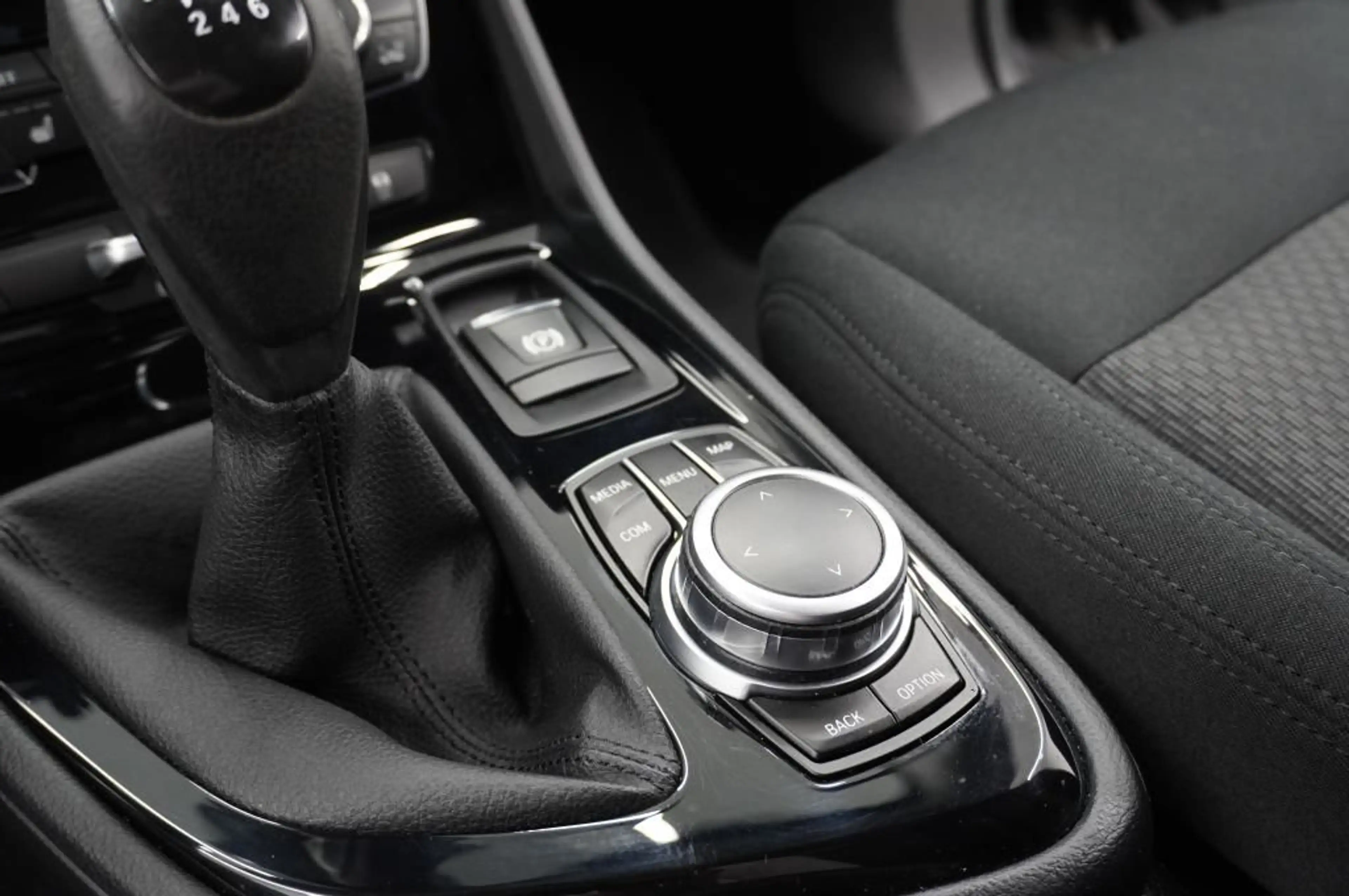 BMW 216 d Navi/AHK/Shzg/PDC/Temp — photo 12