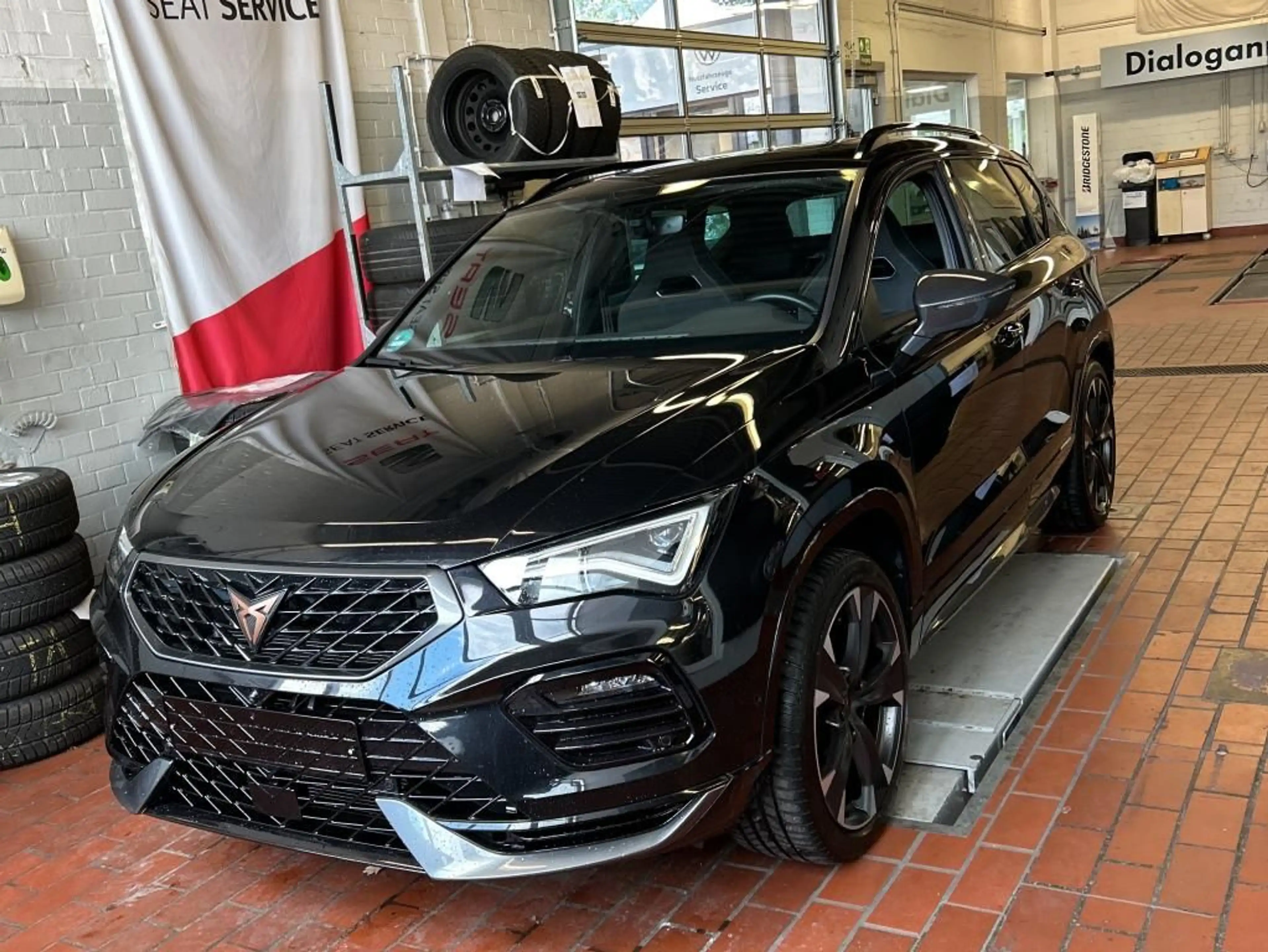 CUPRA Ateca 2.0 TSI DSG 4Drive | PANO | AHK | NAVI | — photo 2