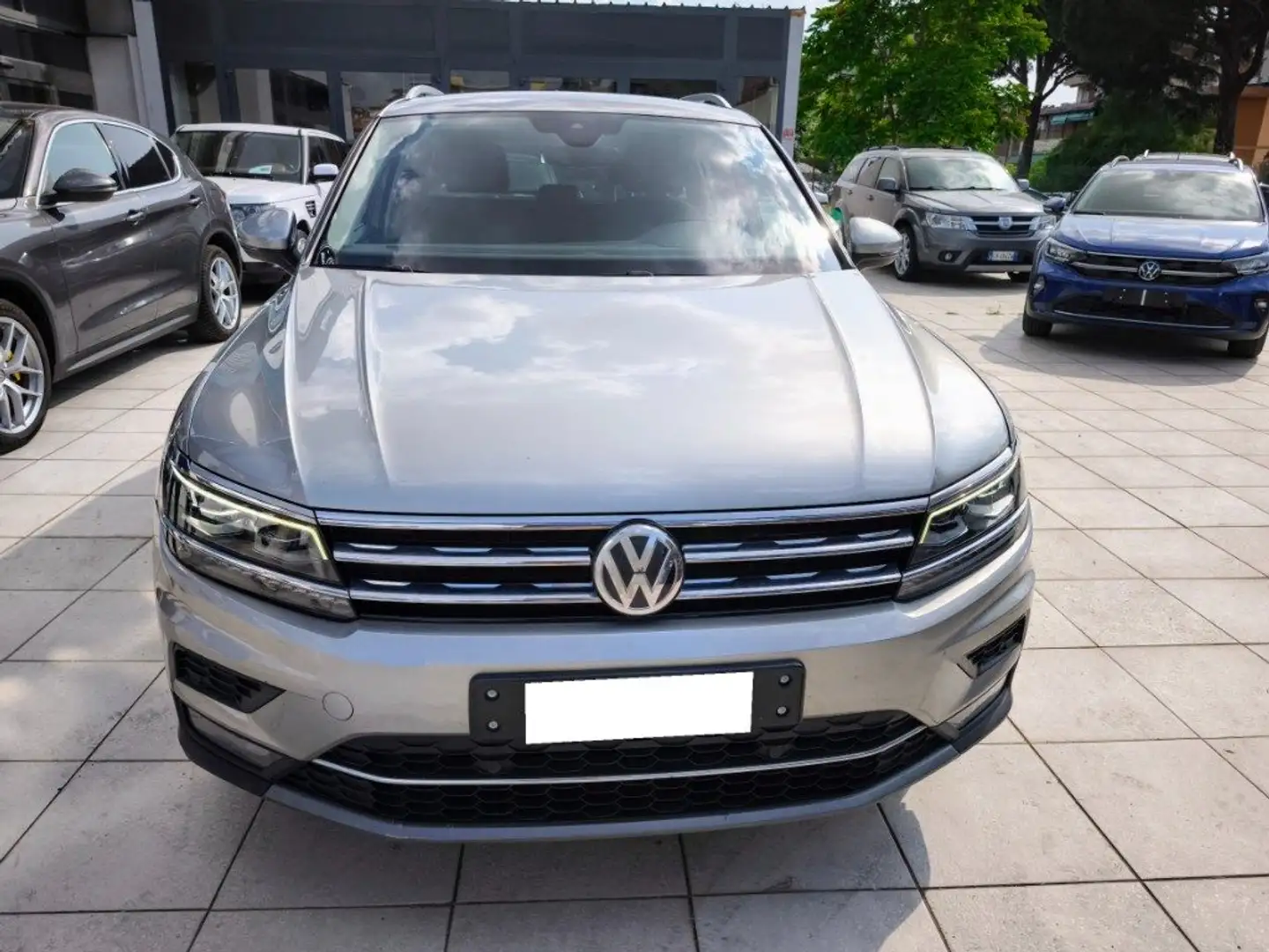 Volkswagen Tiguan 2.0 TDI SCR DSG Style BlueMotion Technology Grijs - 2