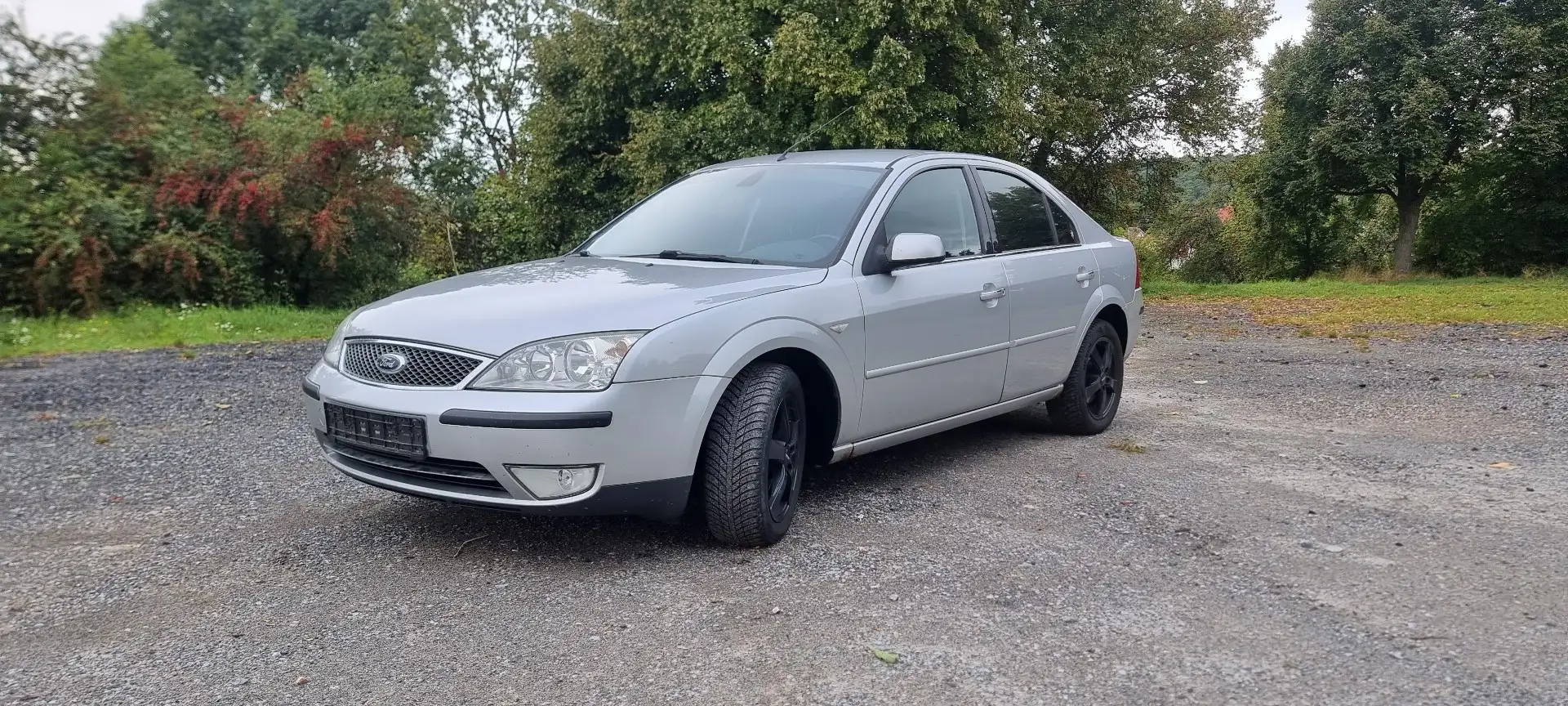 Ford Mondeo 1.8 Ghia Silber - 1