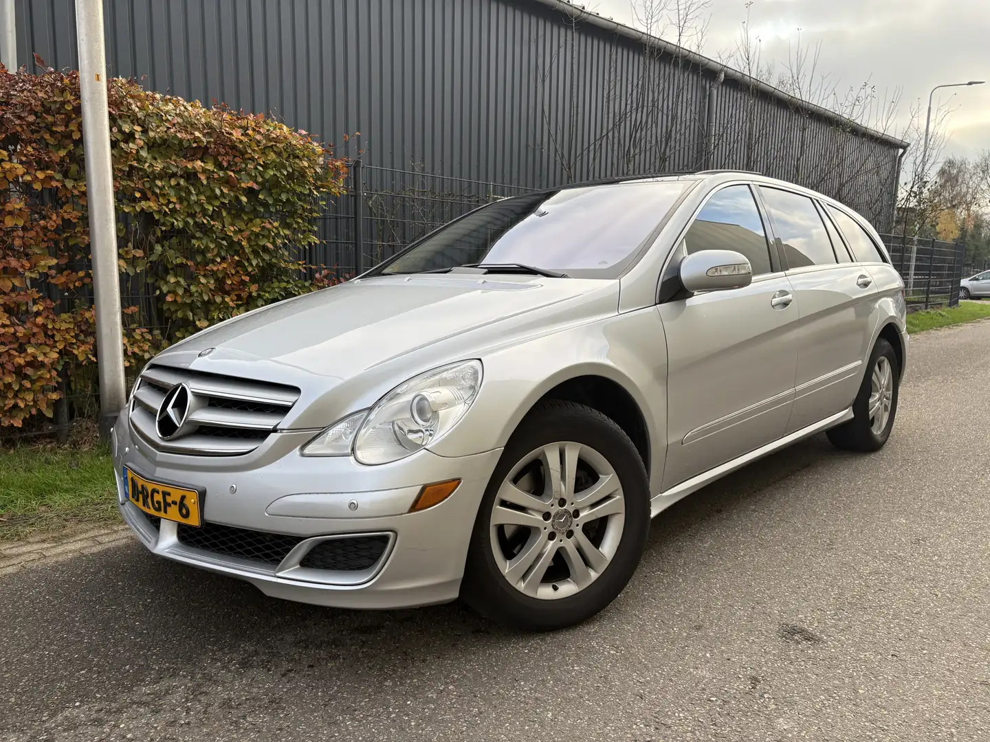 Mercedes-Benz R 500 Lang 4-Matic / AUTOMAAT / PANORAMADAK / 6 PERSOONS Grau - 1