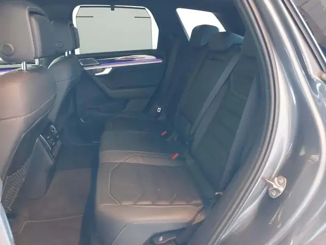 Volkswagen Touareg view 15