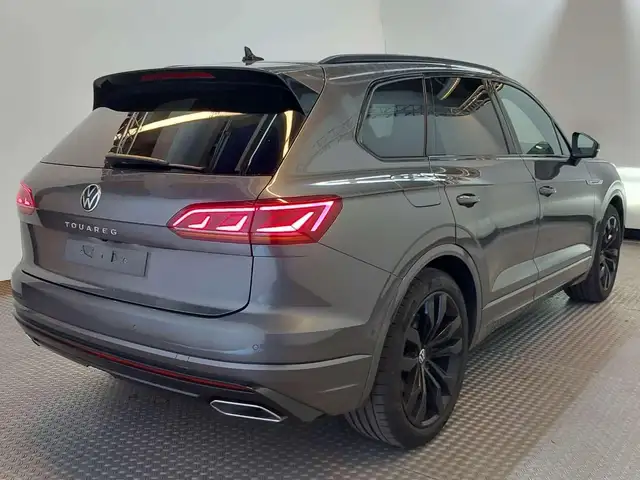 Volkswagen Touareg view 7