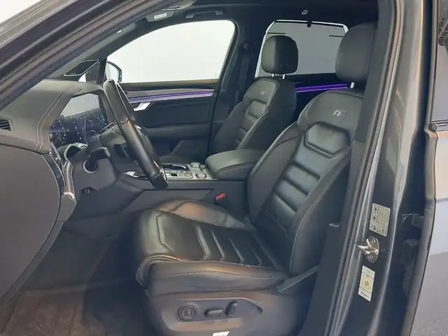 Volkswagen Touareg view 9