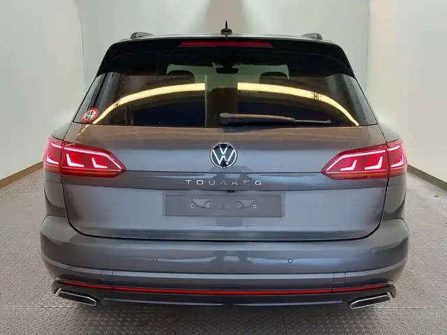Volkswagen Touareg view 5