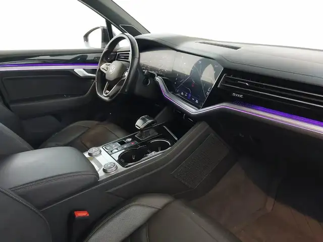 Volkswagen Touareg view 10