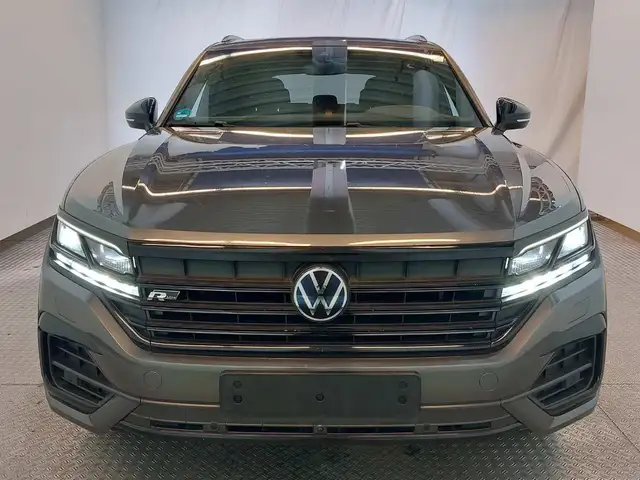 Volkswagen Touareg view 2