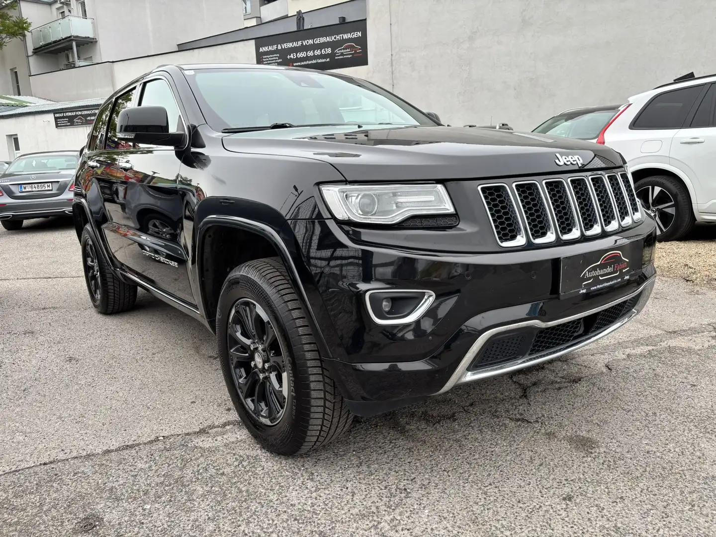 Jeep Grand Cherokee 3,0 V6 CRD Overland Allrad Automatik 250PS Schwarz - 1