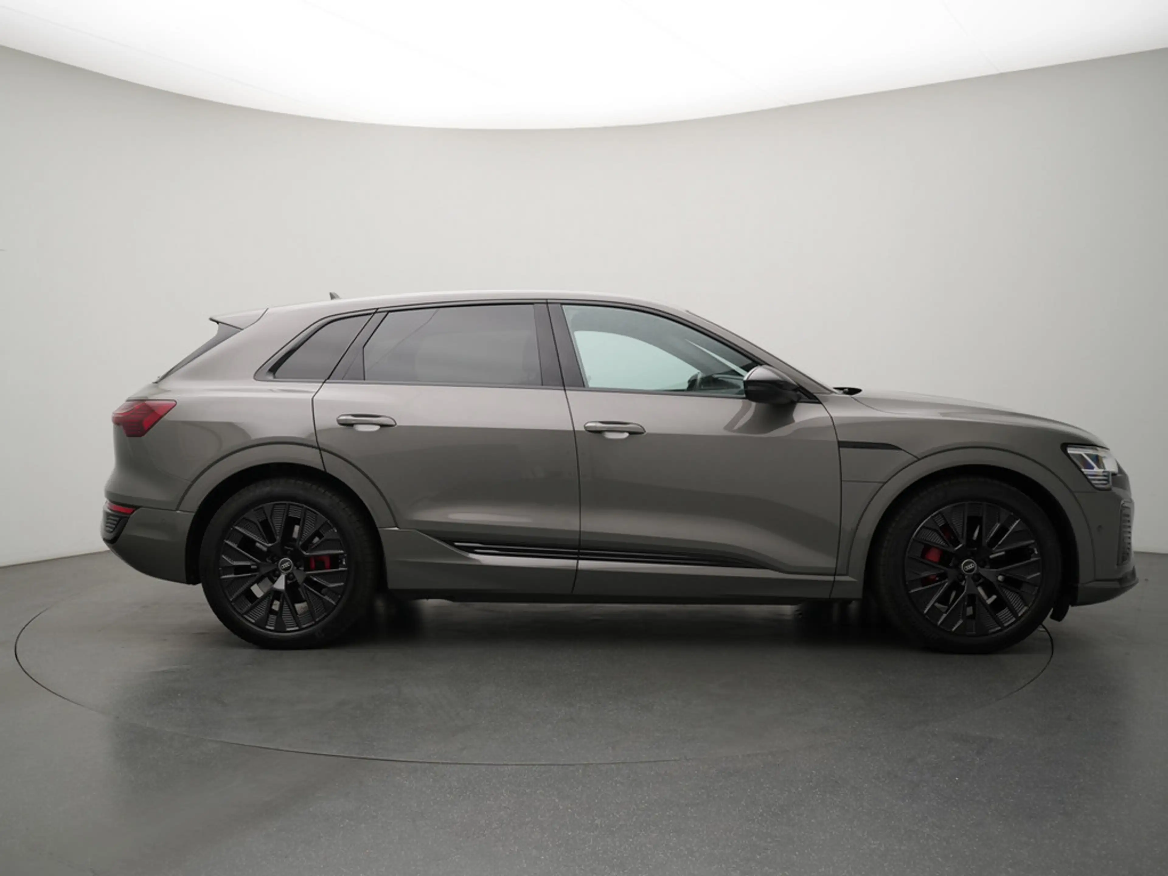 Audi Q8 e-tron S line MATRIX NAVI VIRT ACC KAM SHZ — photo 3