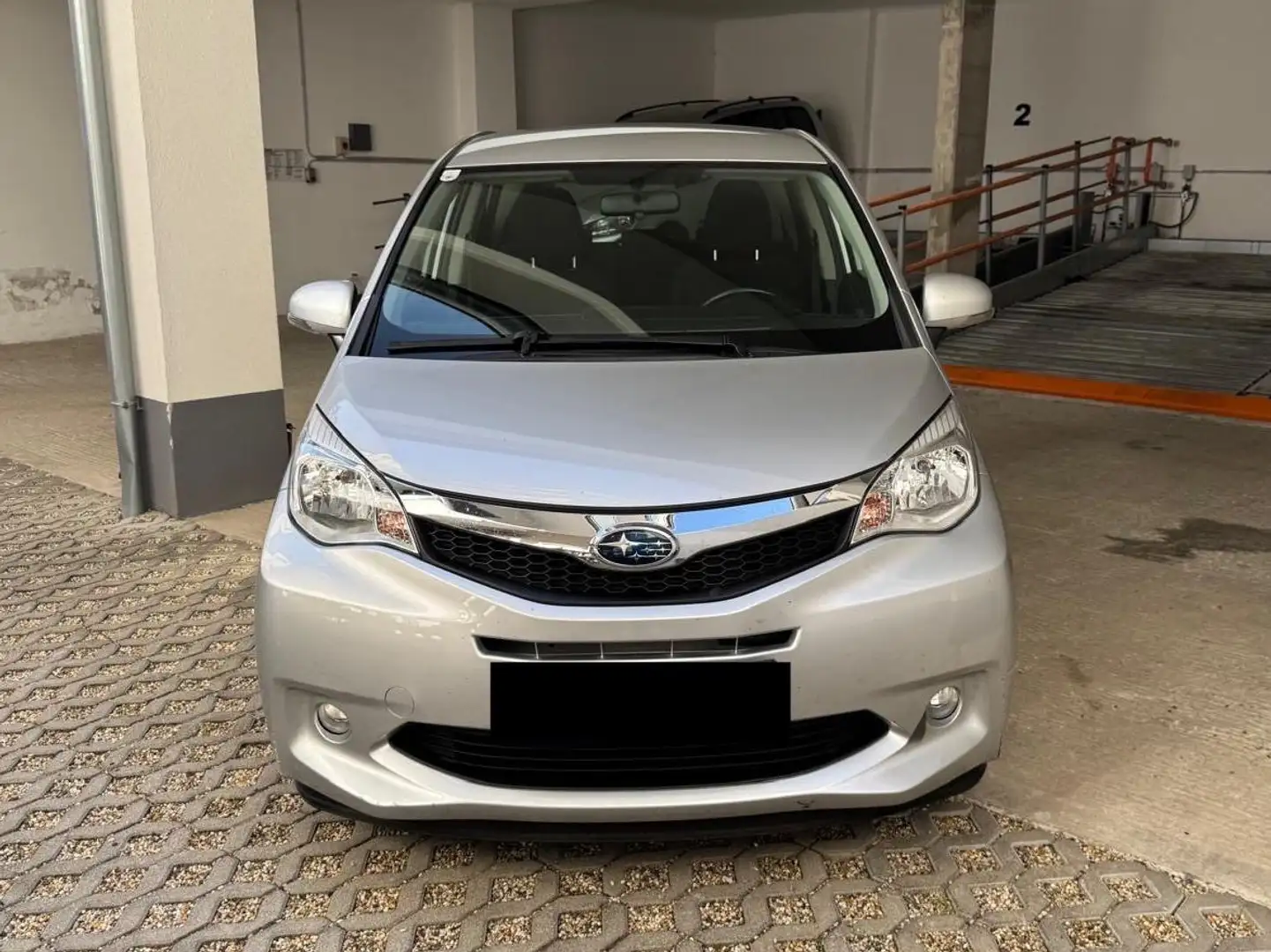 Subaru Trezia 1,4D Comfort DPF Gris - 2
