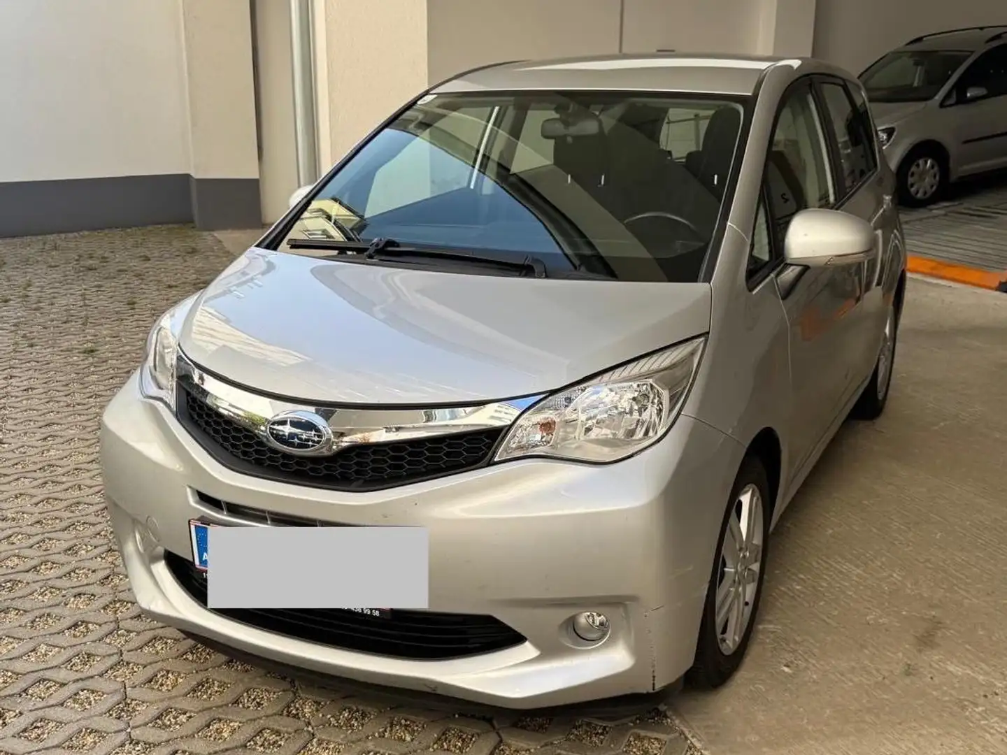 Subaru Trezia 1,4D Comfort DPF Gris - 1