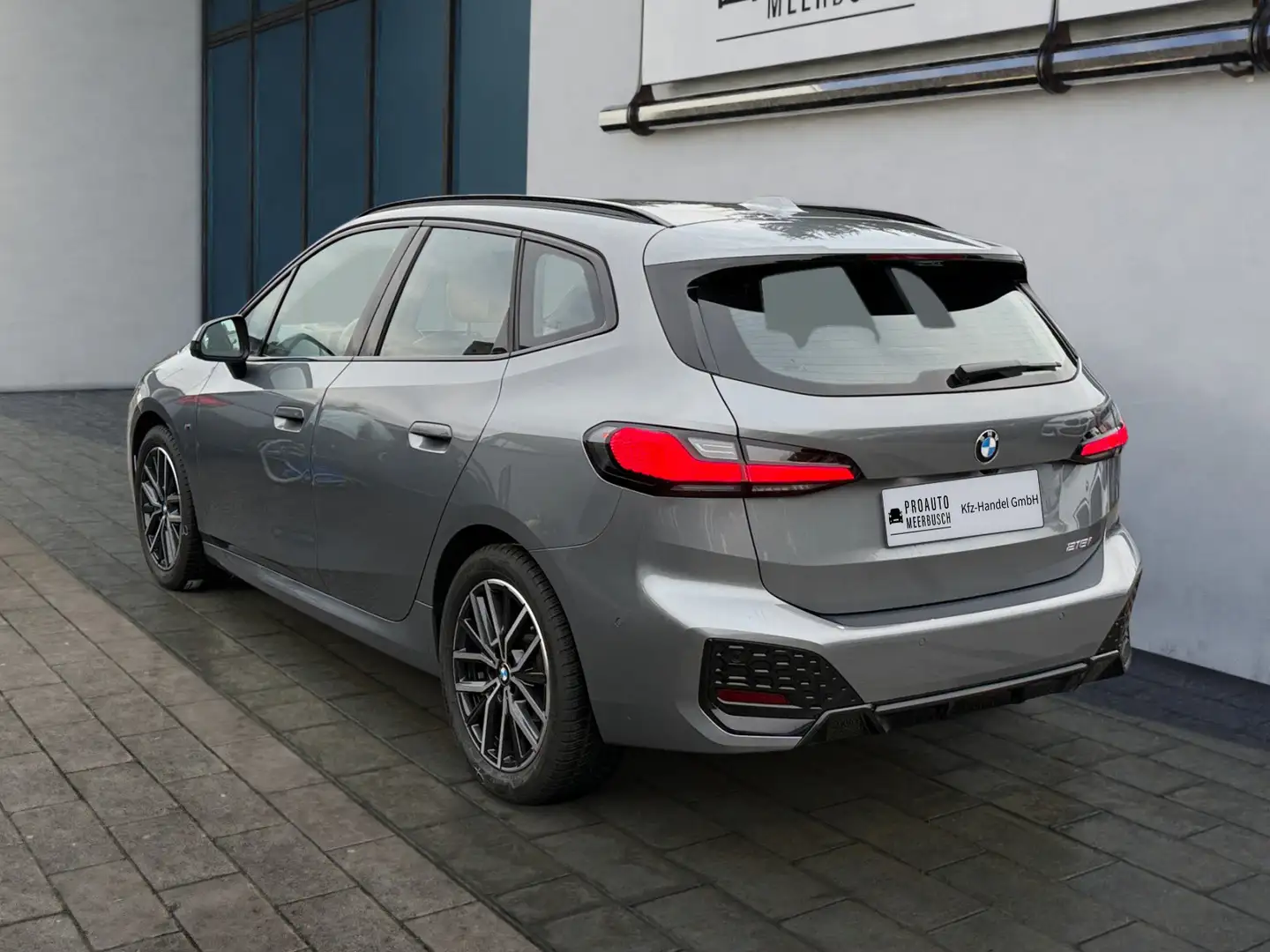 BMW 218 i Active Tourer M Sport AHK/ACC/ADAPTLED/HUD Grau - 2