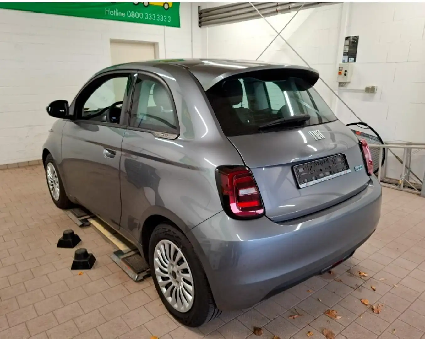 Fiat 500e 3+1 42 kWh 320 Km Reichweite Navi - Klima Grau - 2