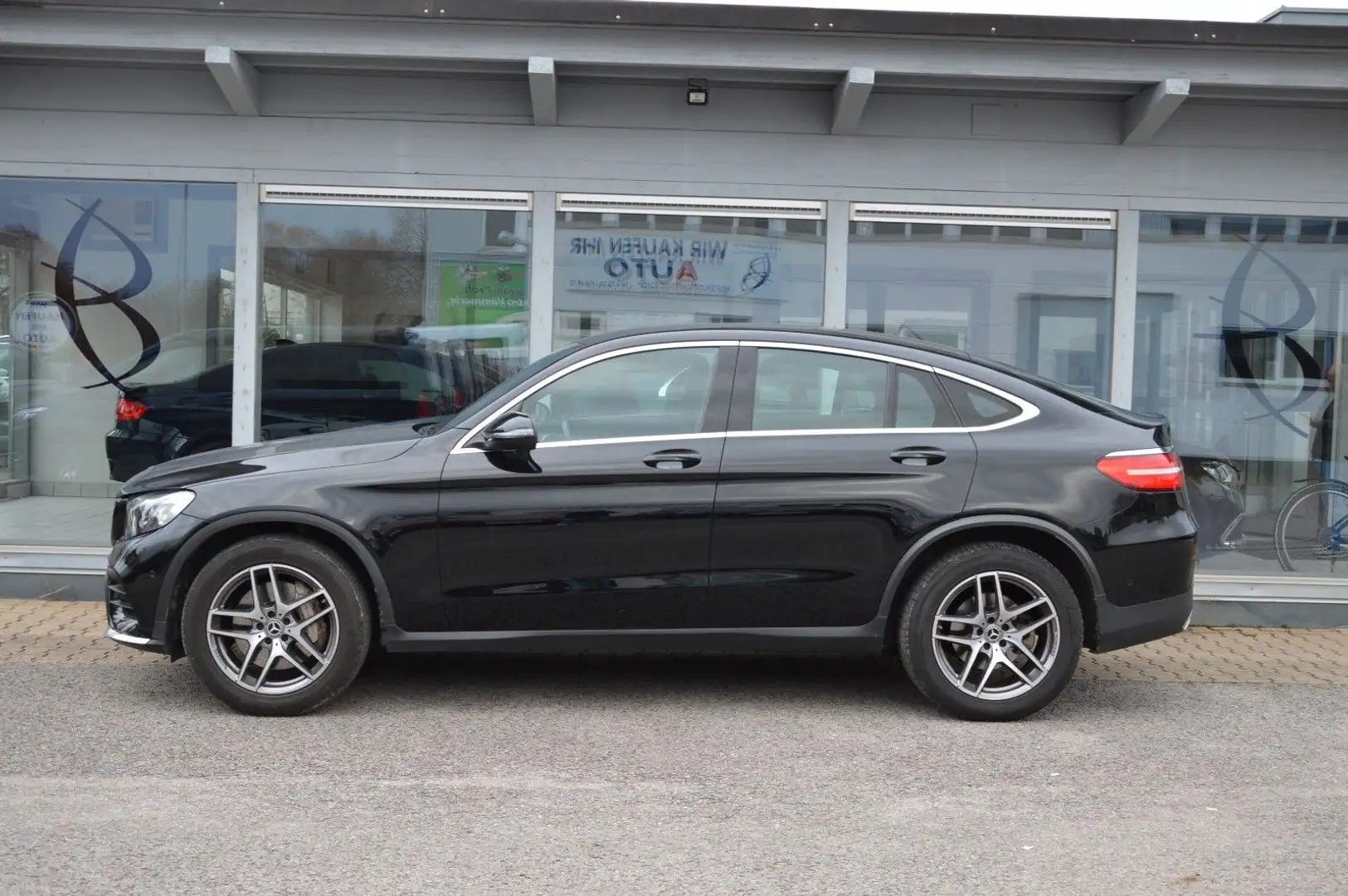 Mercedes-Benz GLC 300 Coupe 4M*AMG*CAM*PARK*SHZ*DVD*LED* Noir - 2