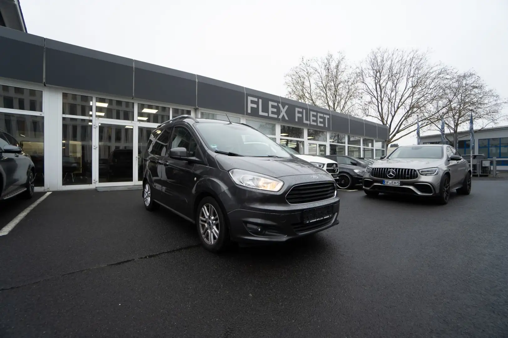 Ford Tourneo Courier Courier 1.0 EcoBoost EU6 Titanium Grau - 1
