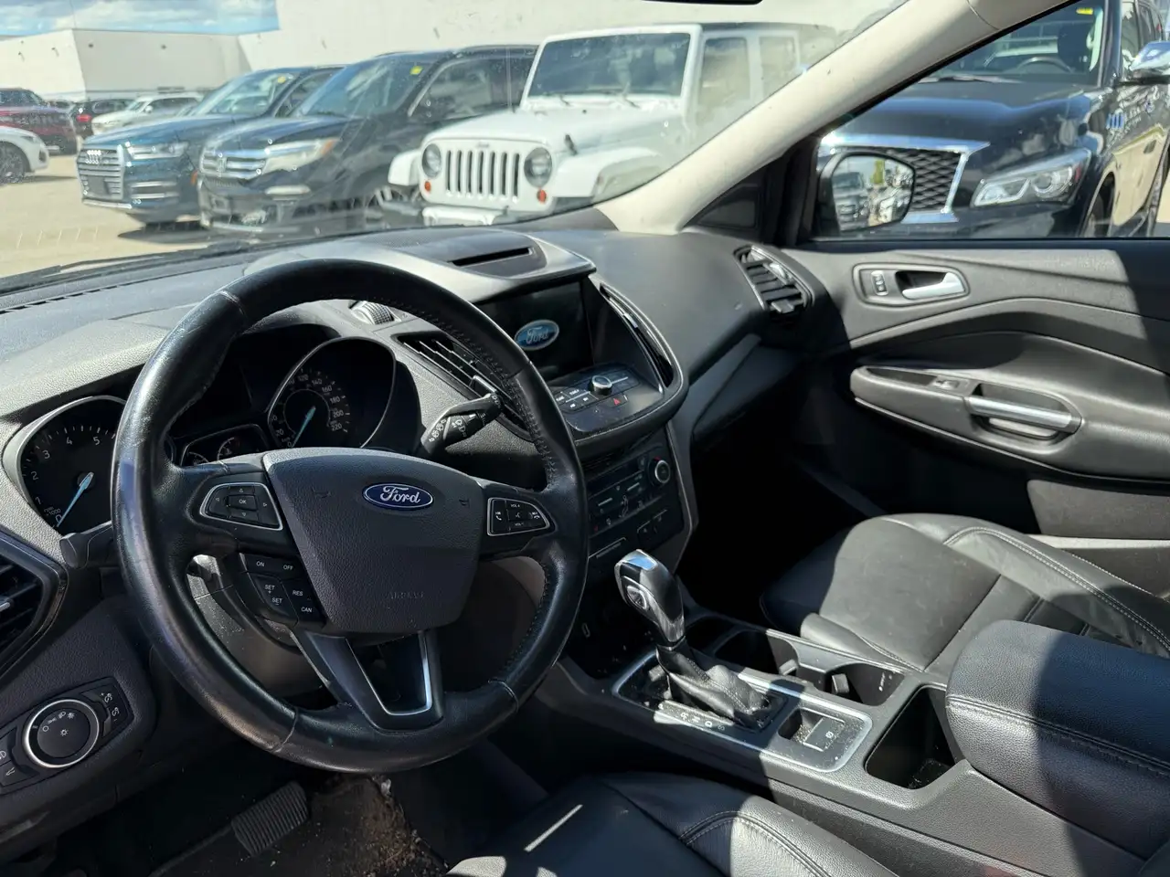 Ford Escape снимка Ford Escape