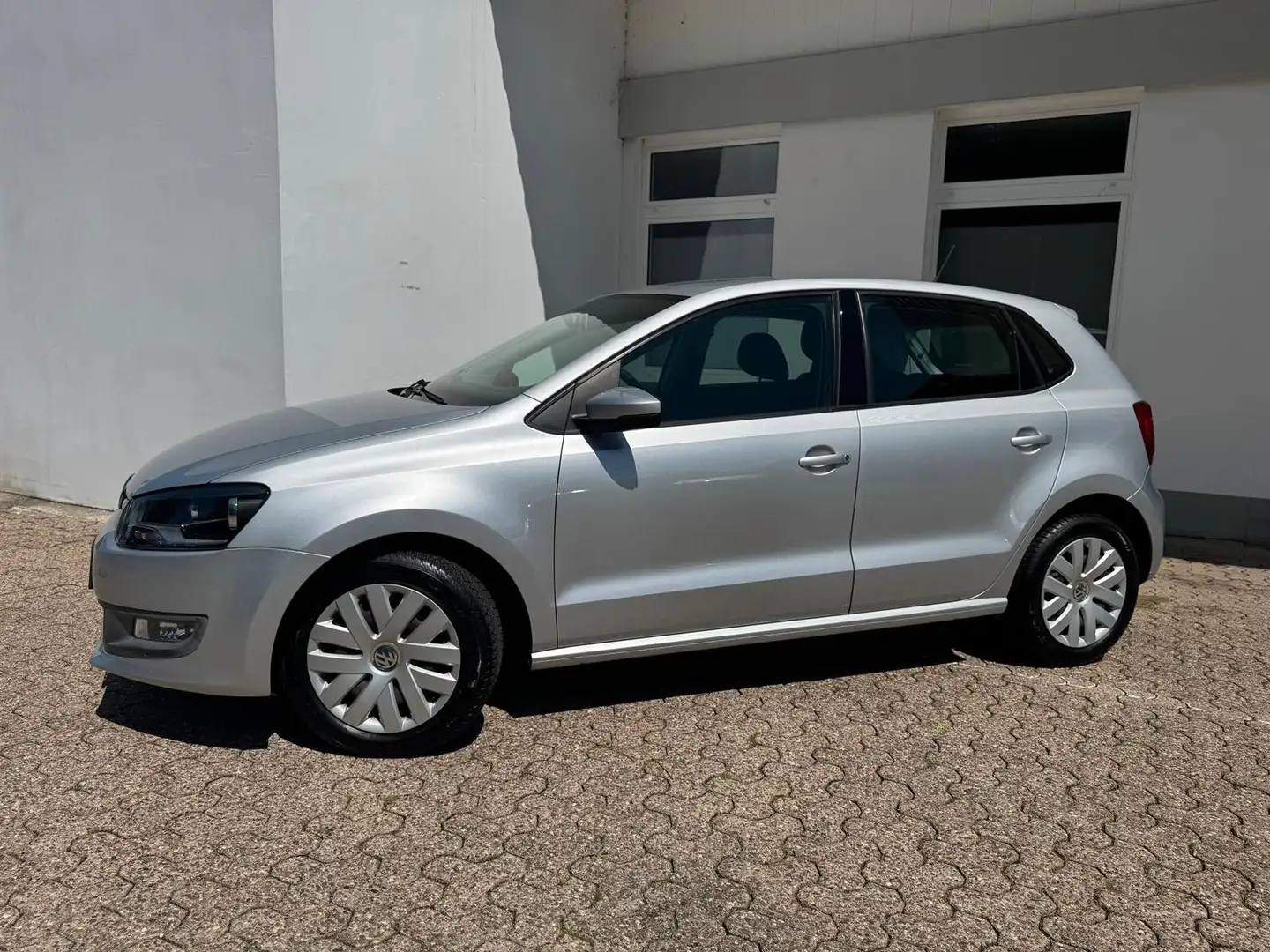 Volkswagen Polo V 1.4 Comfortline Klima Sitzhzg. 1.Hand TOP Argent - 2