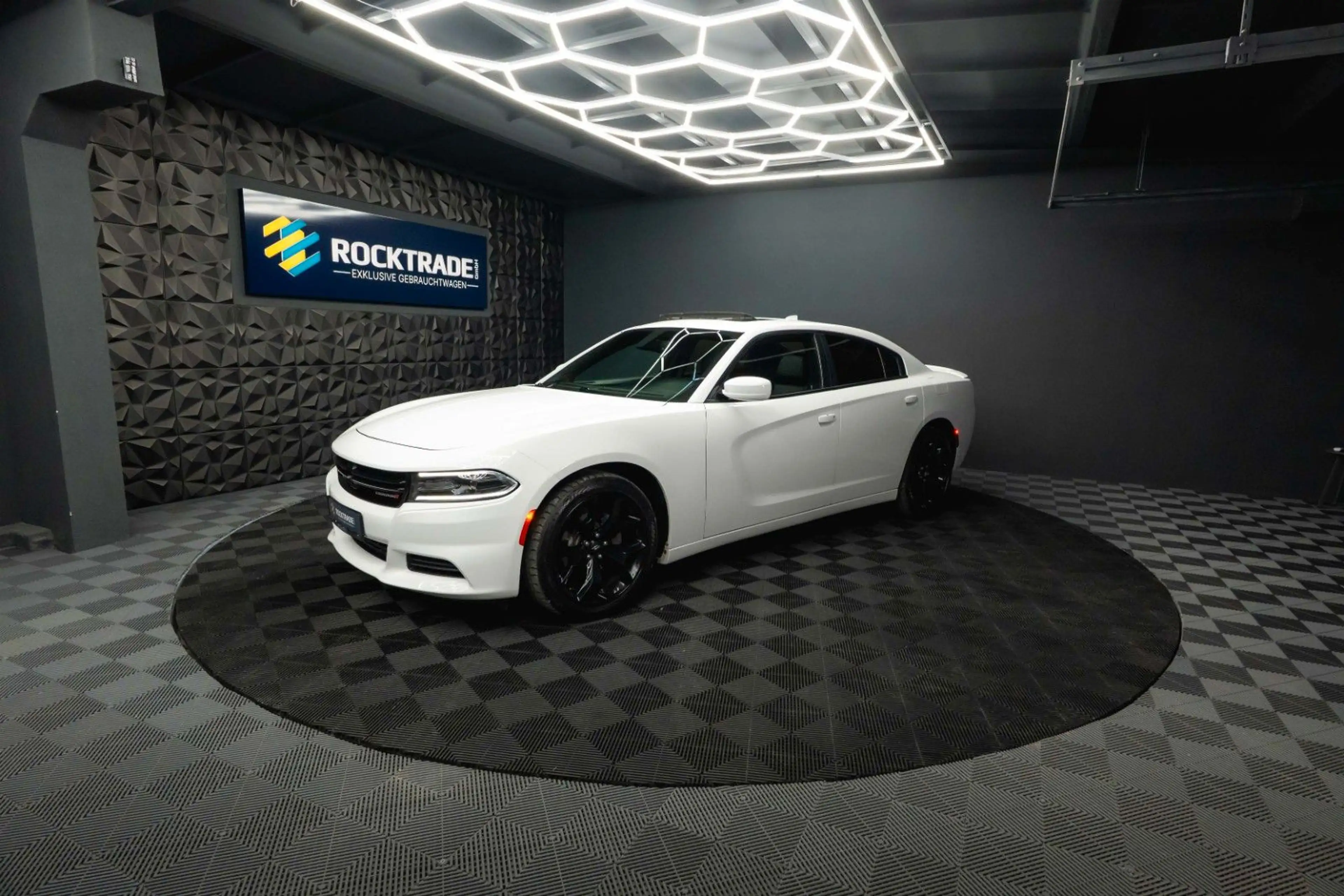 Dodge Charger 3.6 Night-Paket | LED | Unfallfrei | 20' — photo 2