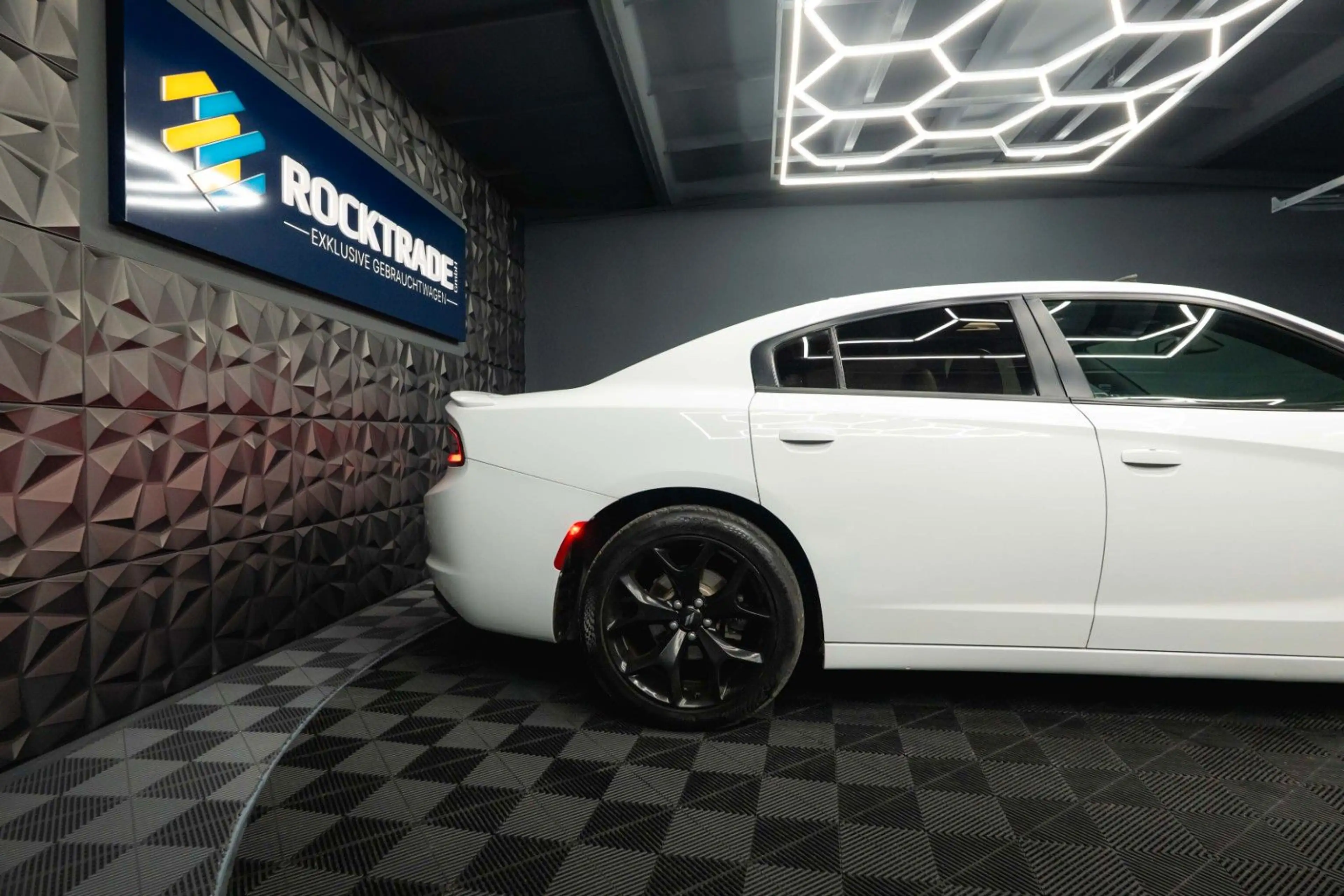 Dodge Charger 3.6 Night-Paket | LED | Unfallfrei | 20' — photo 12
