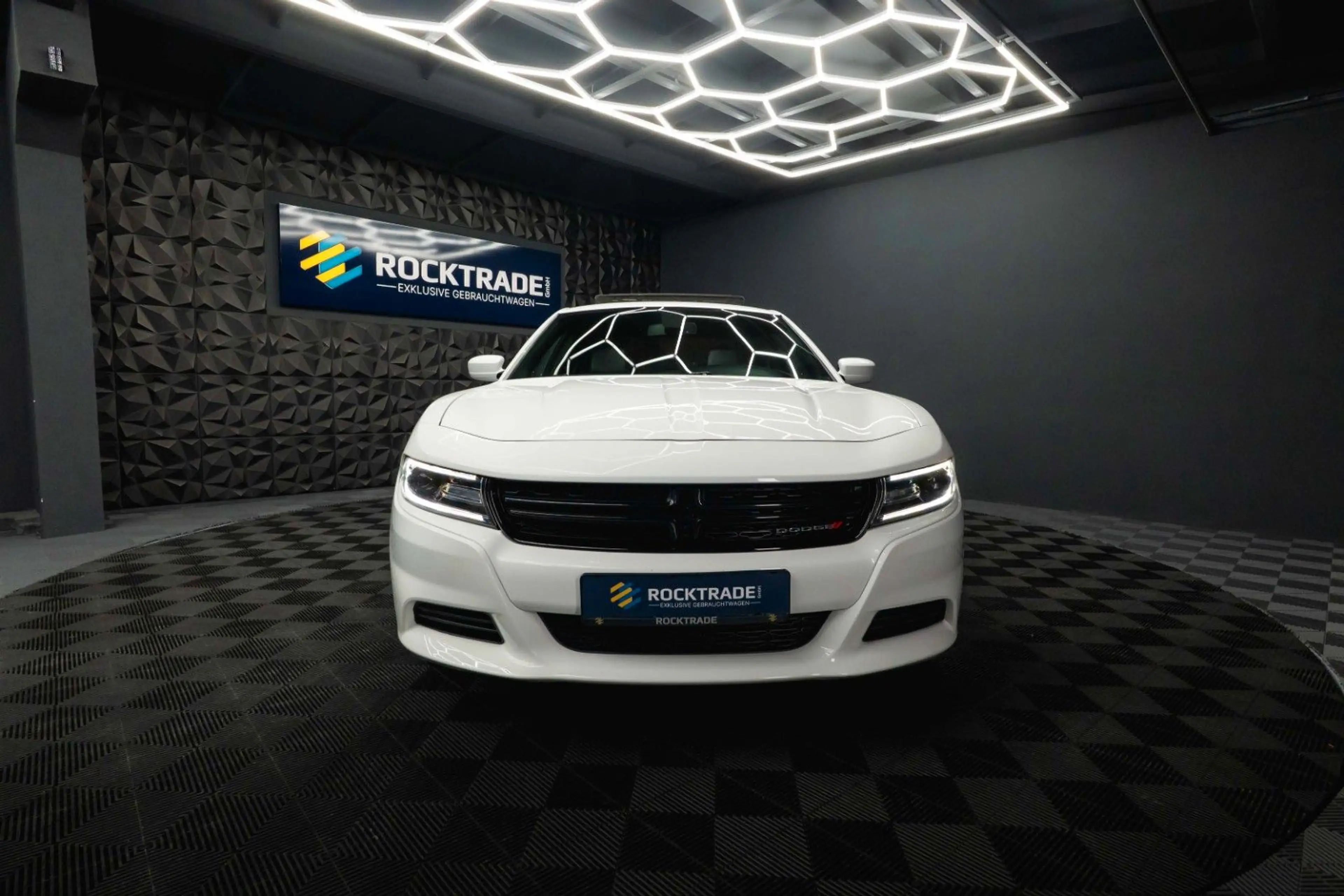 Dodge Charger 3.6 Night-Paket | LED | Unfallfrei | 20' — photo 7
