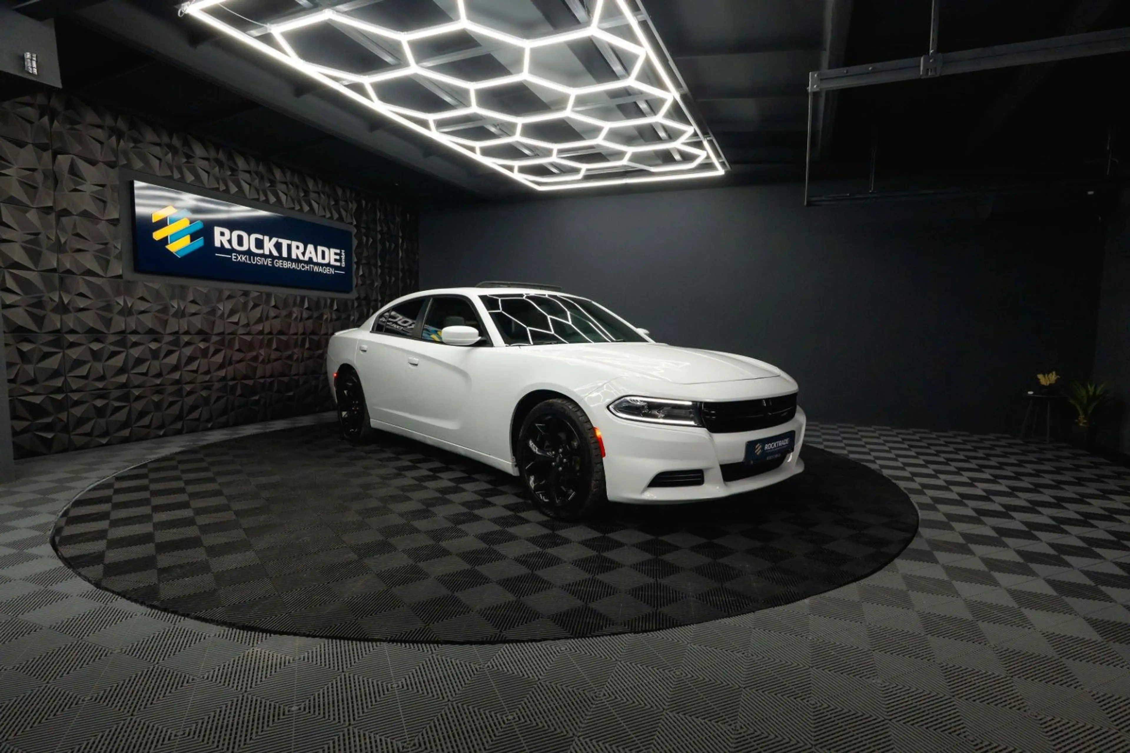 Dodge Charger 3.6 Night-Paket | LED | Unfallfrei | 20' — photo 10
