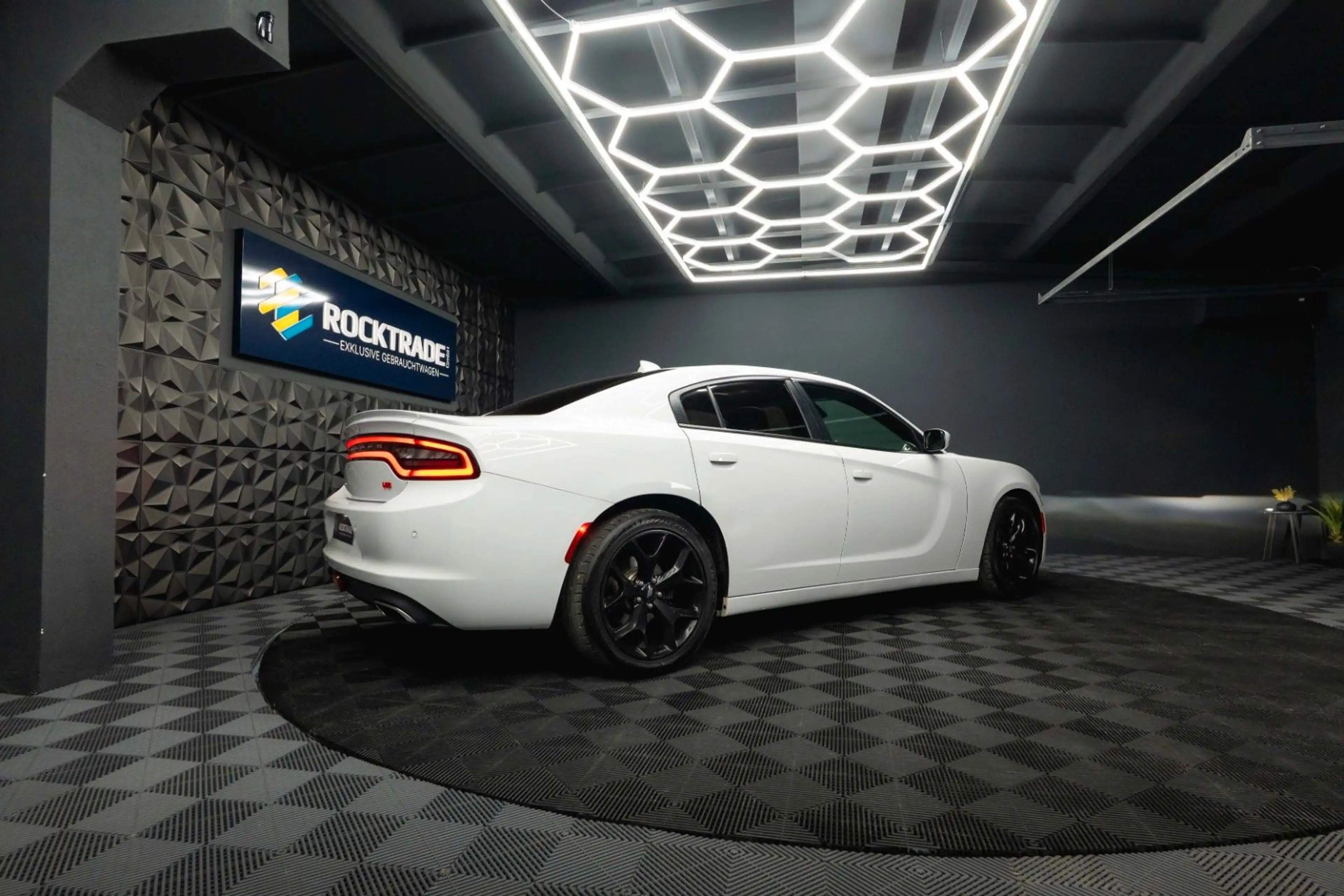 Dodge Charger 3.6 Night-Paket | LED | Unfallfrei | 20' — photo 15