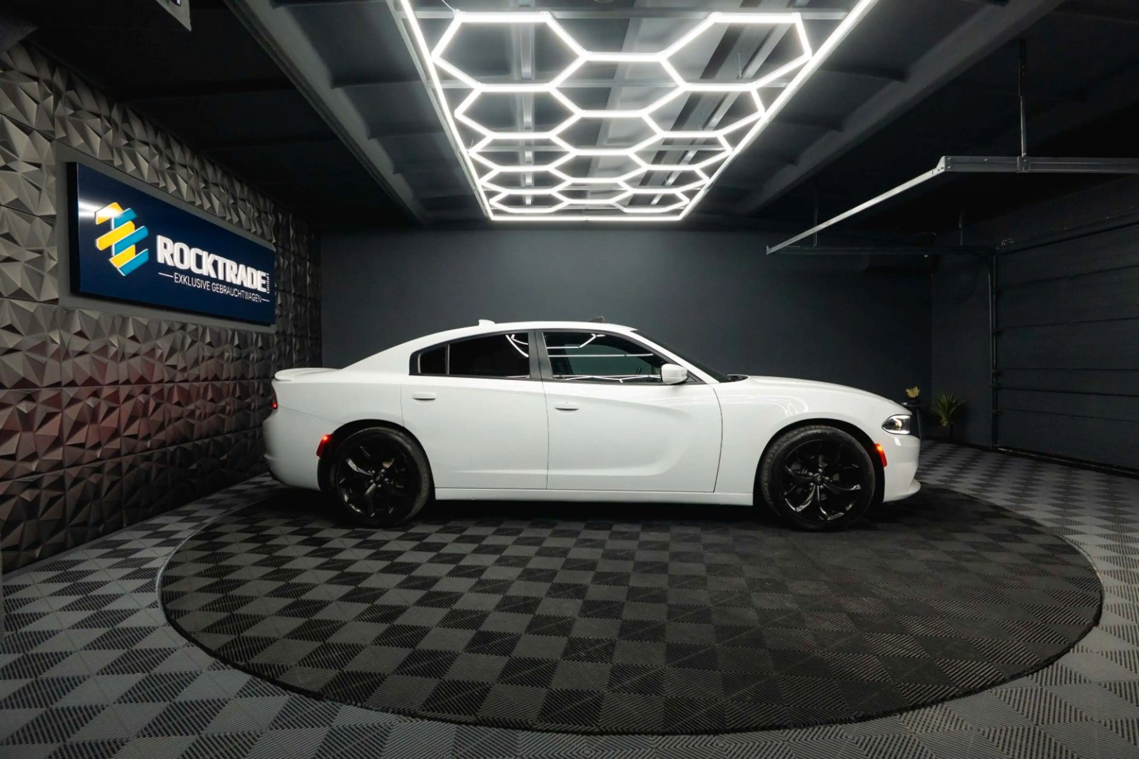 Dodge Charger 3.6 Night-Paket | LED | Unfallfrei | 20' — photo 11