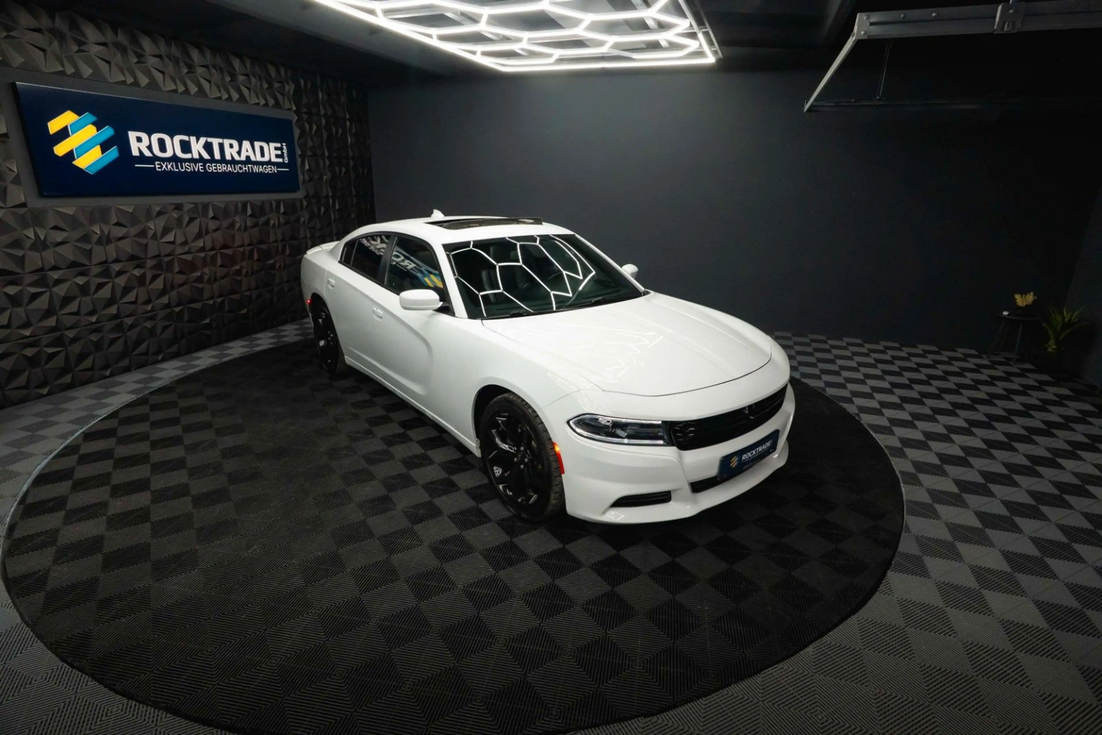 Dodge Charger 3.6 Night-Paket | LED | Unfallfrei | 20' — photo 9