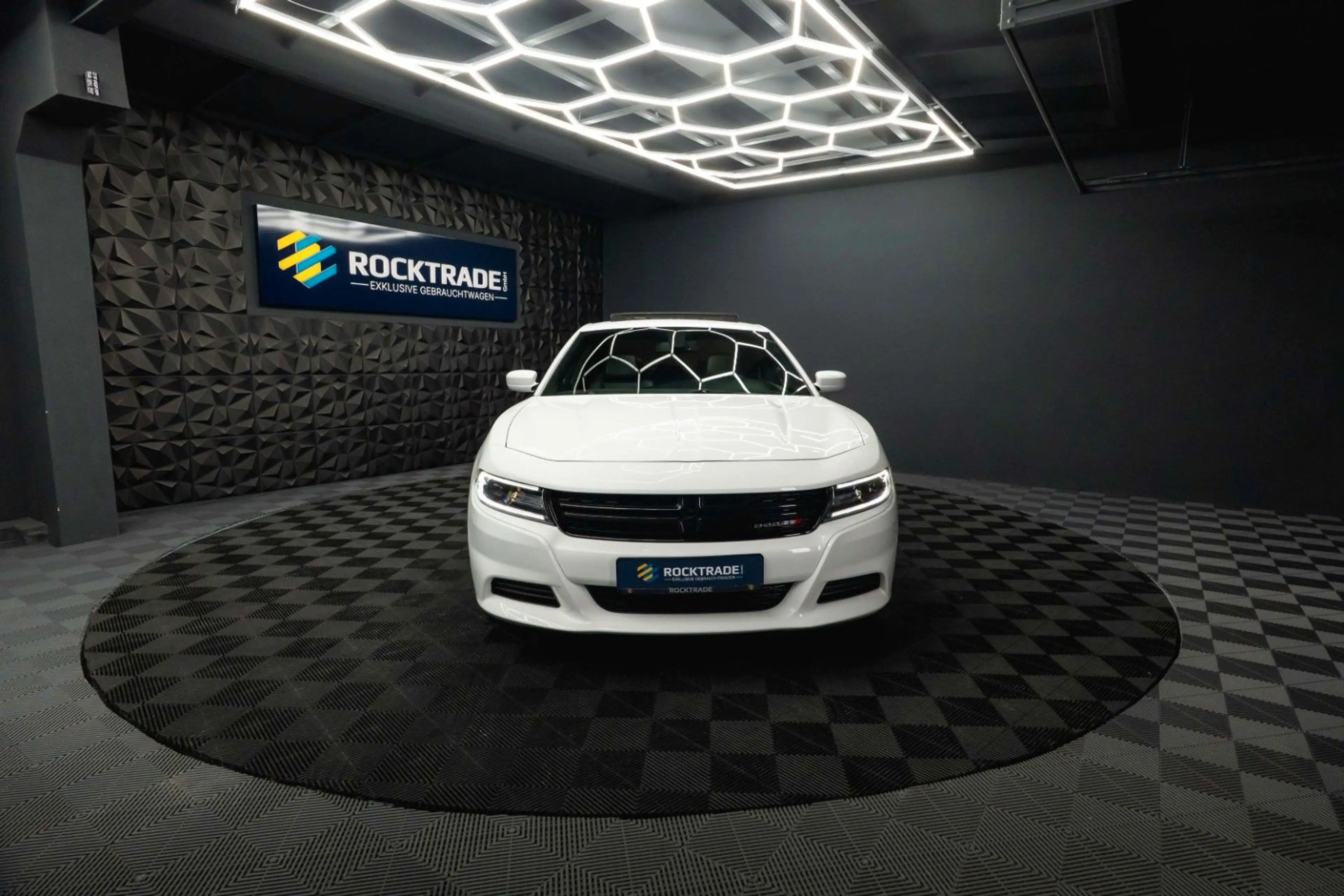 Dodge Charger 3.6 Night-Paket | LED | Unfallfrei | 20' — photo 3