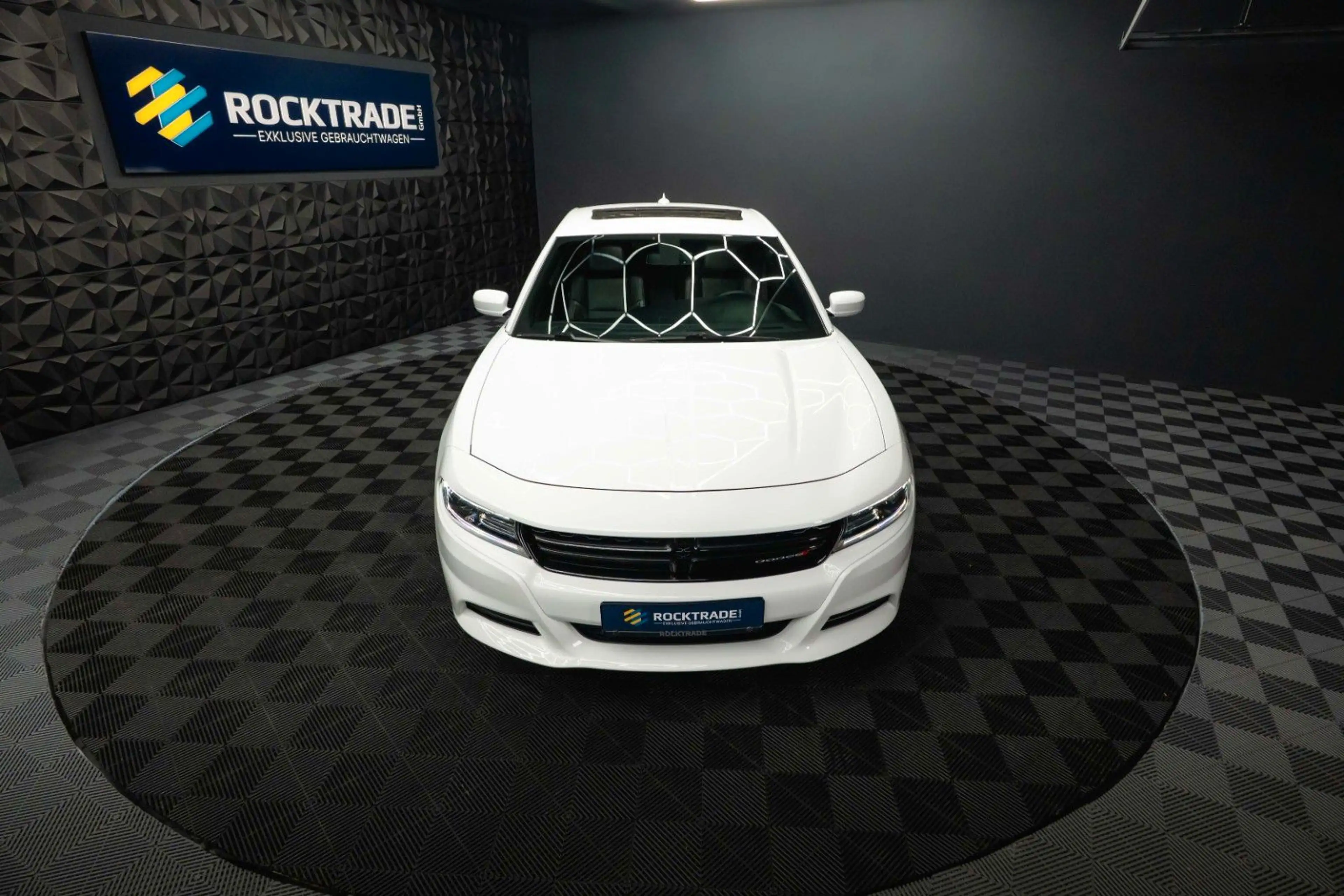 Dodge Charger 3.6 Night-Paket | LED | Unfallfrei | 20' — photo 4