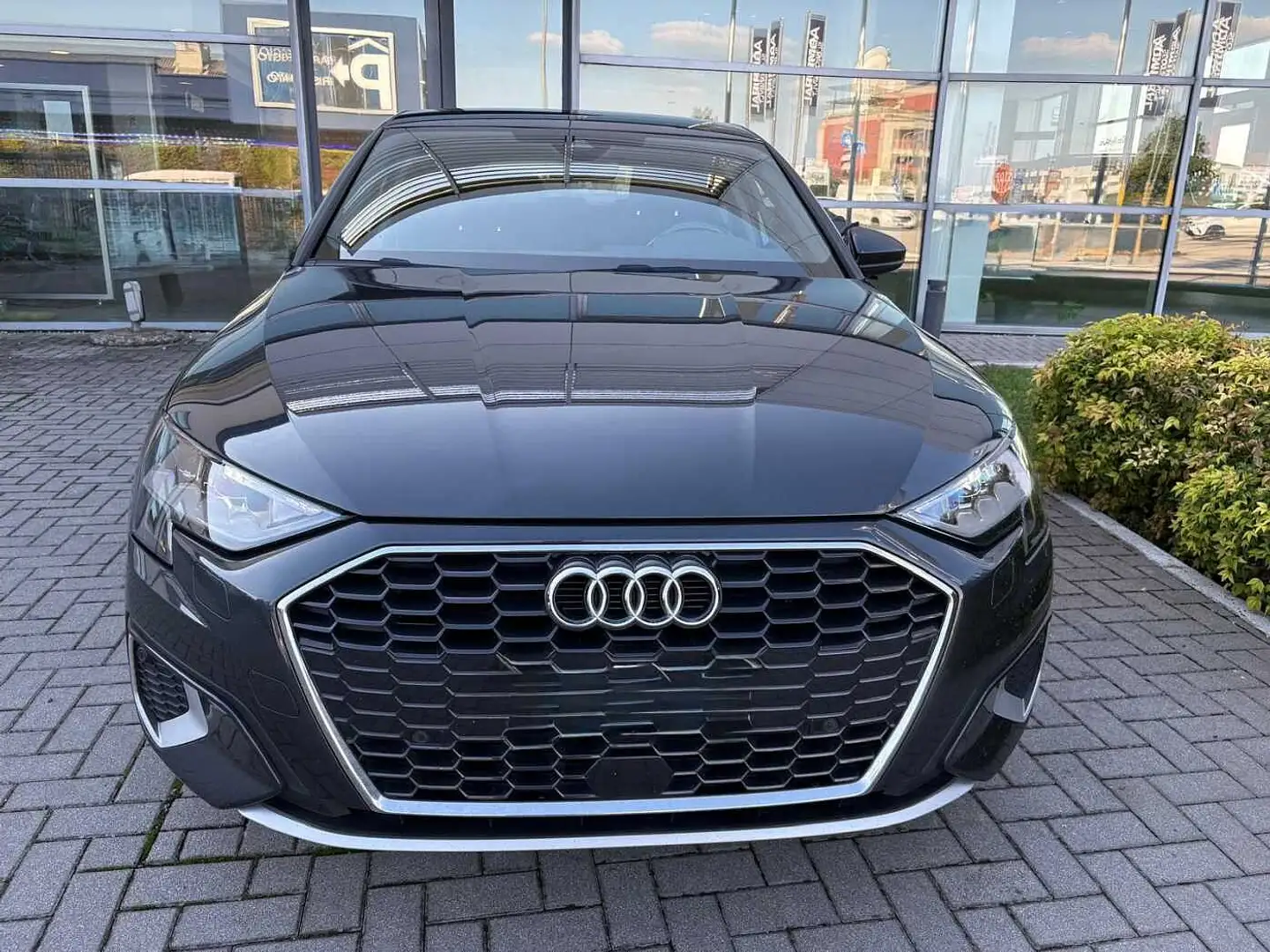 Audi A3 4ª serie SPB 30 g-tron S tronic S line edition Adv Grigio - 2