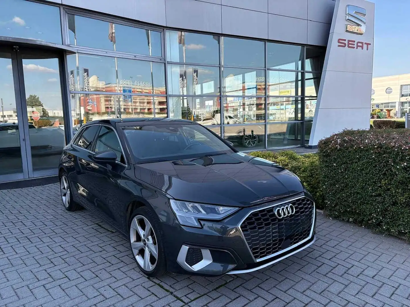 Audi A3 4ª serie SPB 30 g-tron S tronic S line edition Adv Grigio - 1